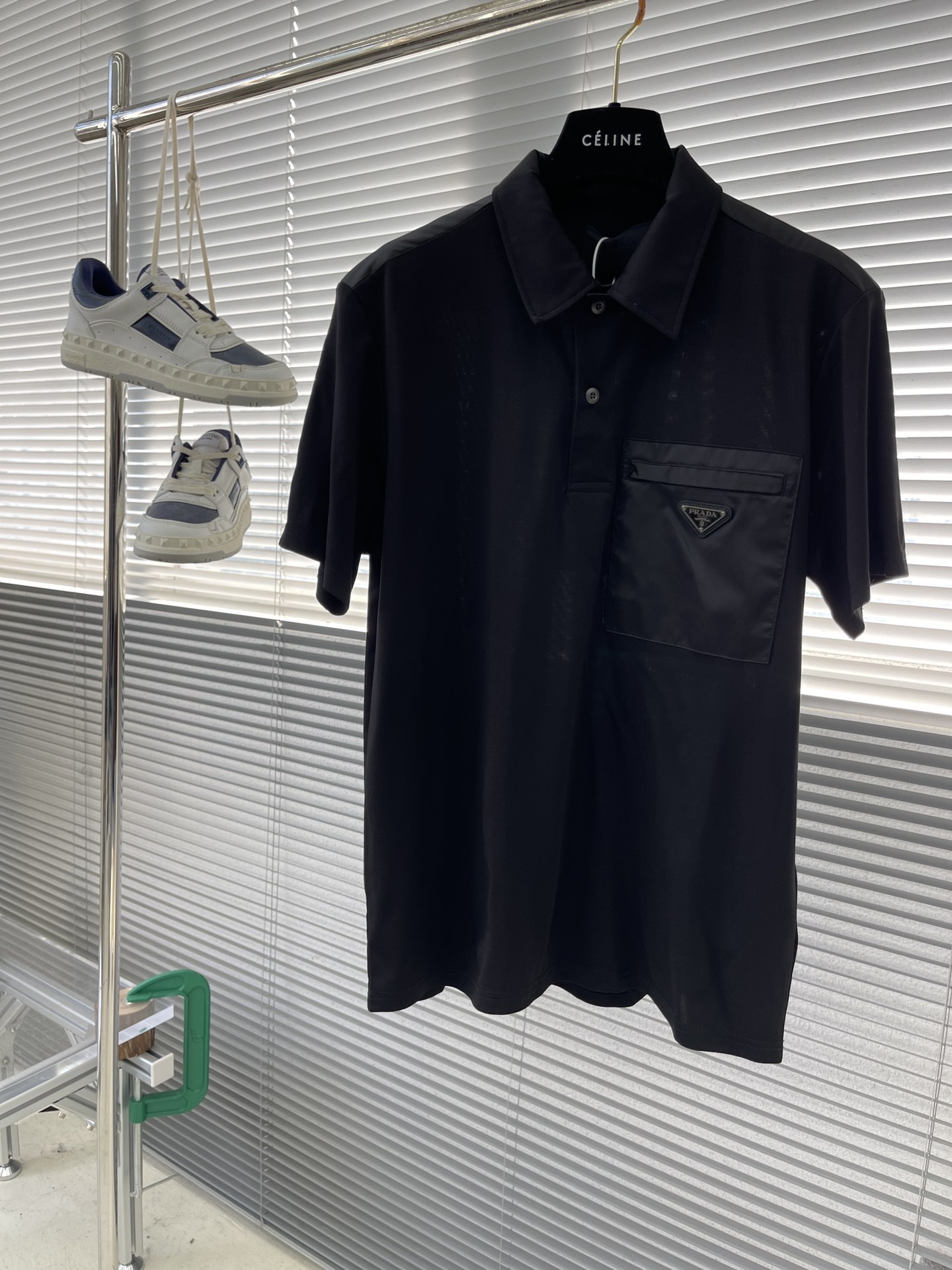 -PRAD 三角标口袋Polo衫定制丝光罗缎布 光滑细腻 舒适贴肤 标志性三角形徽标点缀胸前 彰显品牌的