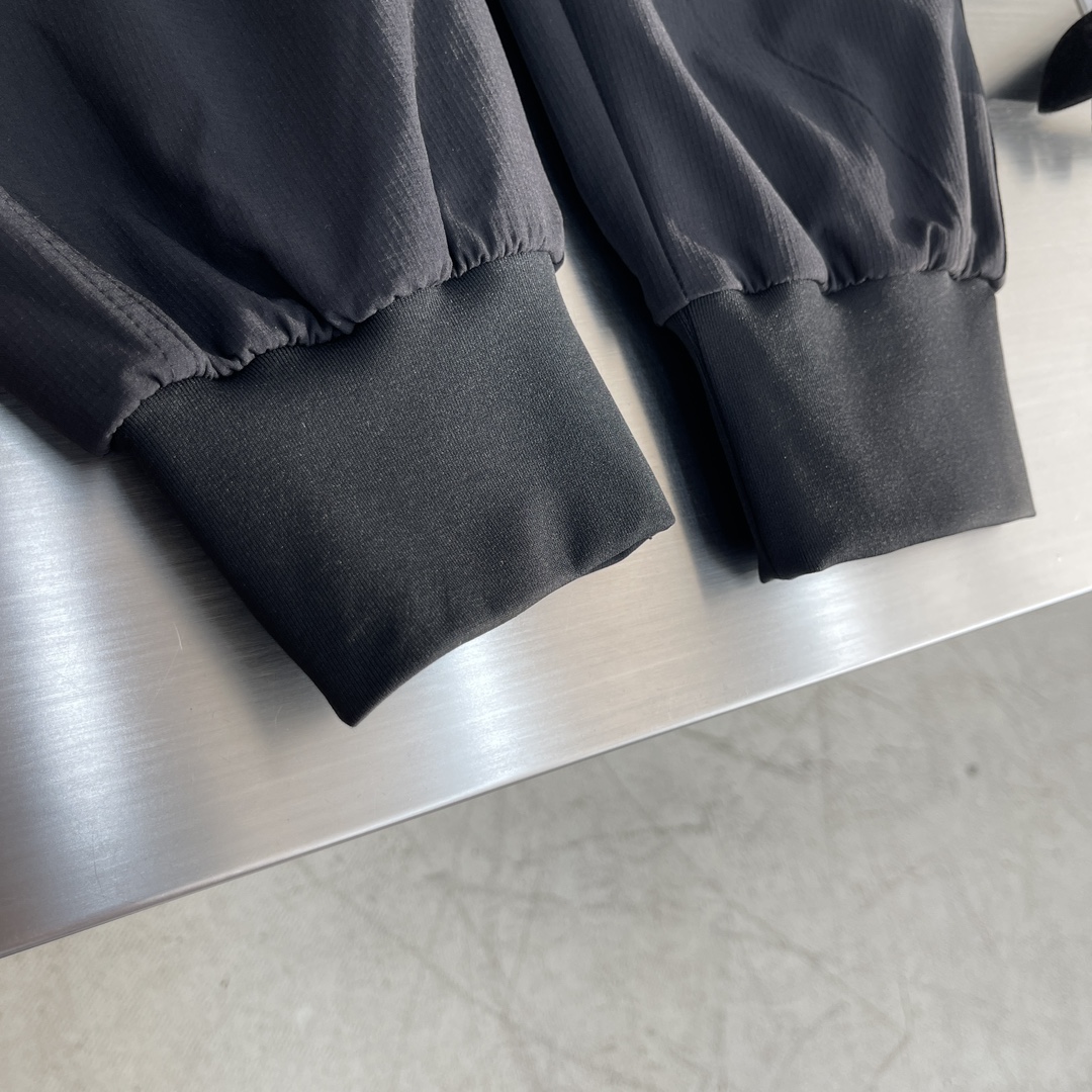 -Y-3 25早秋新款休闲卫裤，工装风！高级定制面料透气面料，细节无可挑剔，顶级辅料配备，原版logo设