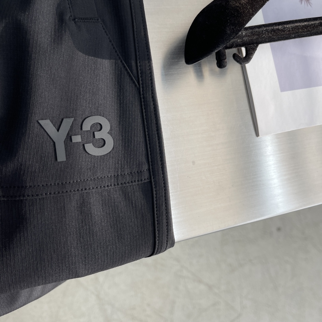 -Y-3 25早秋新款休闲卫裤，工装风！高级定制面料透气面料，细节无可挑剔，顶级辅料配备，原版logo设