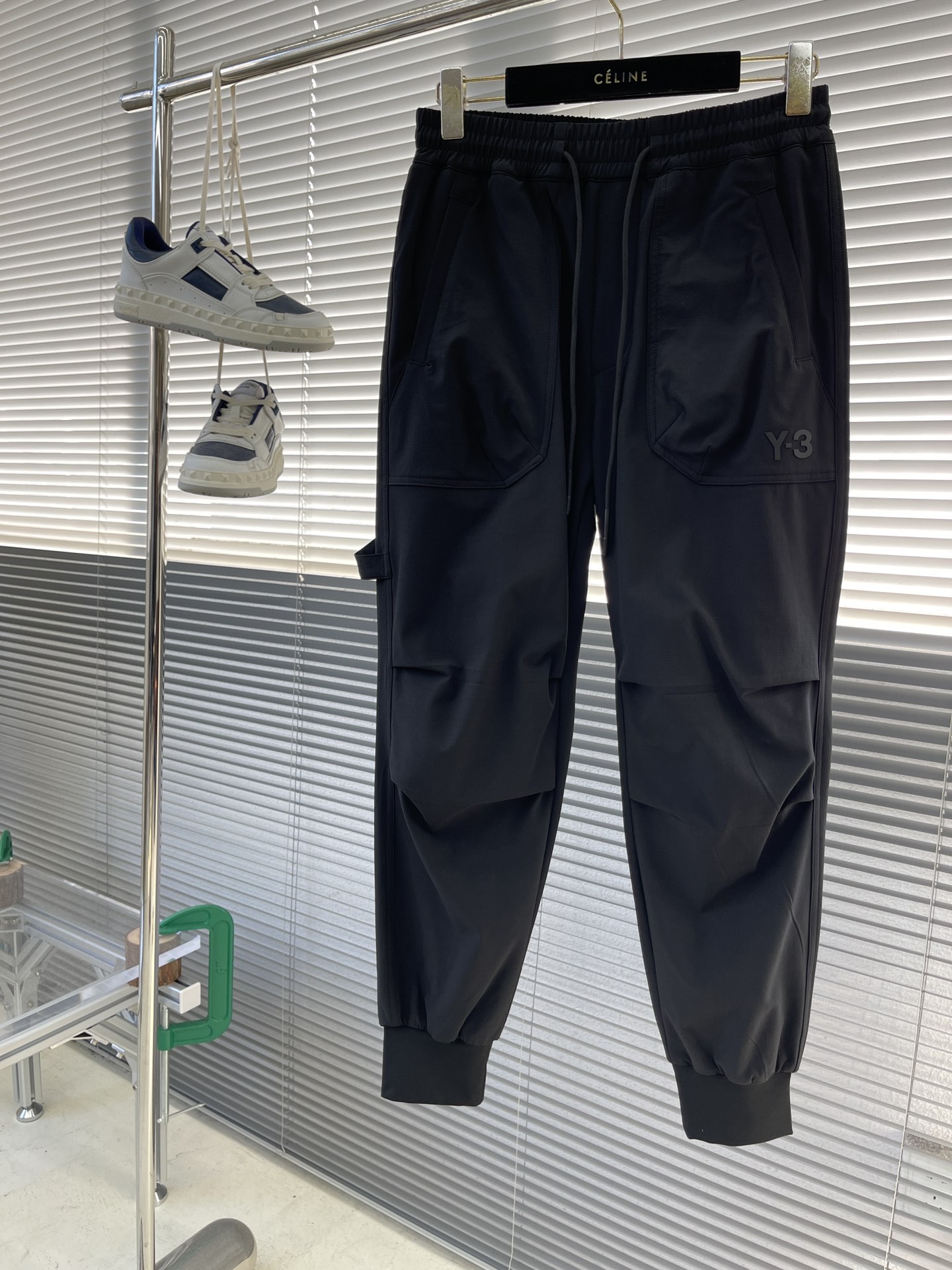 -Y-3 25早秋新款休闲卫裤，工装风！高级定制面料透气面料，细节无可挑剔，顶级辅料配备，原版logo设