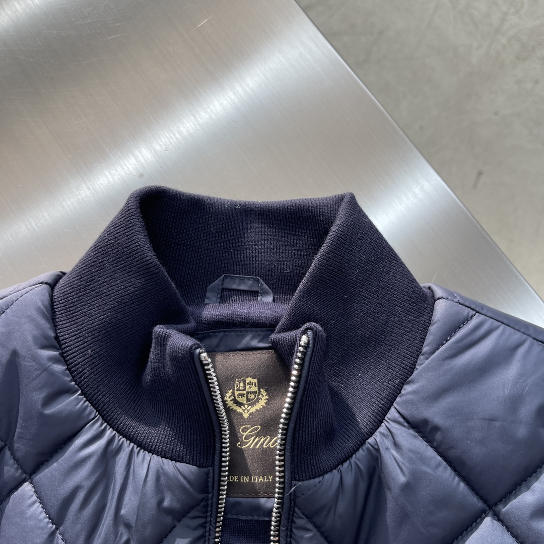 -Loro Piana 新款马甲，这款 AmPay马甲采用结合lP🆕 标志性 Wind 微纤维和Wish