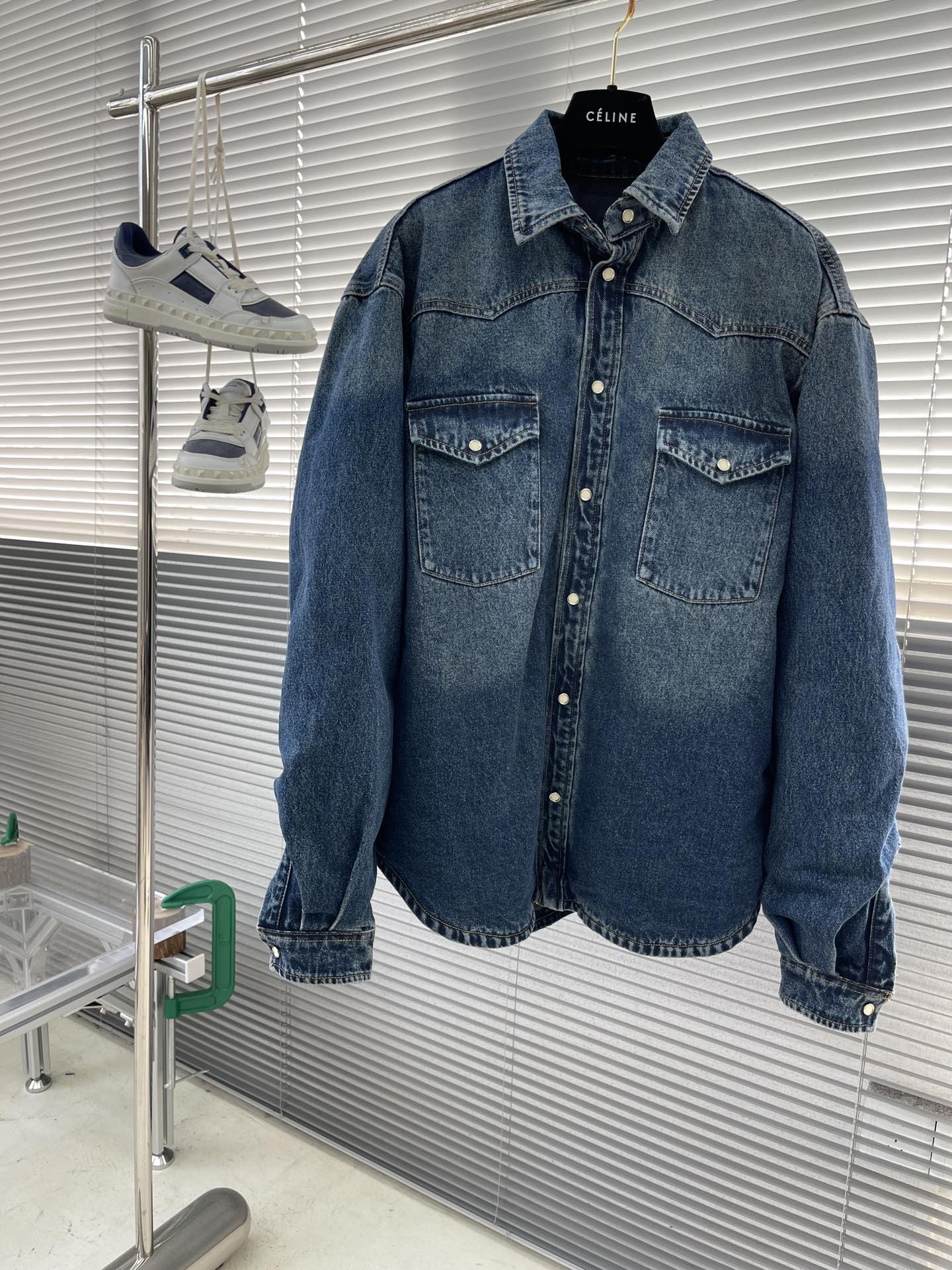 -PRAD 三角标单宁棉服夹克定制蓝调秘境•高密度纯棉料以及内里丝绒云棉片 质感十足 厚重扎实 每一寸都