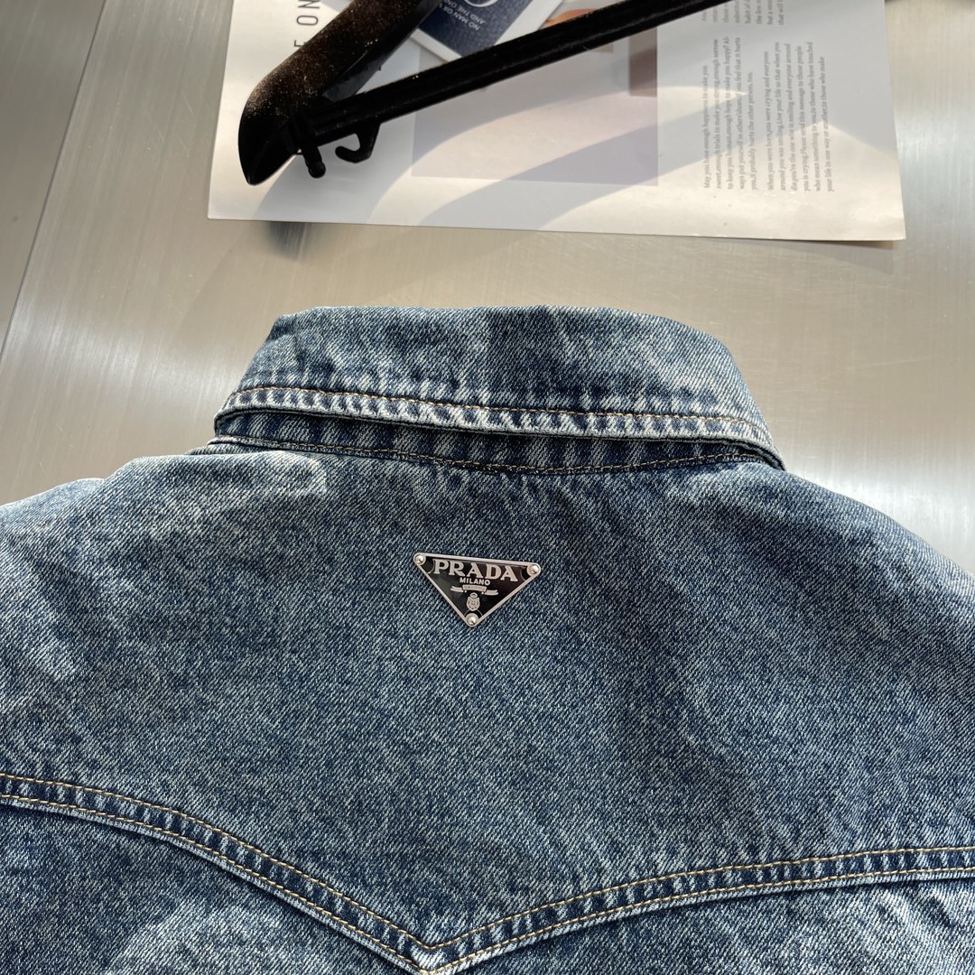 -PRAD 三角标单宁棉服夹克定制蓝调秘境•高密度纯棉料以及内里丝绒云棉片 质感十足 厚重扎实 每一寸都