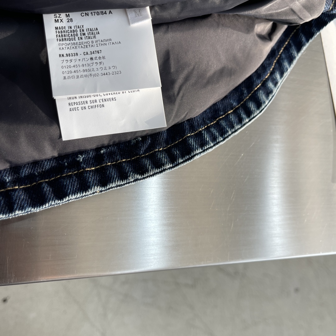 -PRAD 三角标单宁棉服夹克定制蓝调秘境•高密度纯棉料以及内里丝绒云棉片 质感十足 厚重扎实 每一寸都