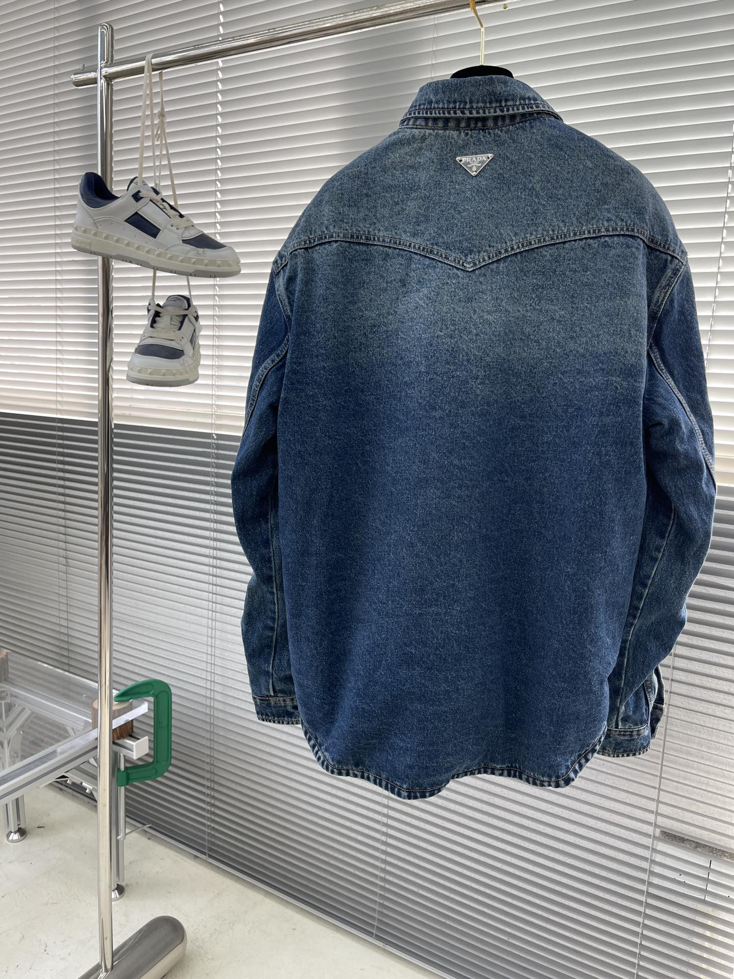 -PRAD 三角标单宁棉服夹克定制蓝调秘境•高密度纯棉料以及内里丝绒云棉片 质感十足 厚重扎实 每一寸都