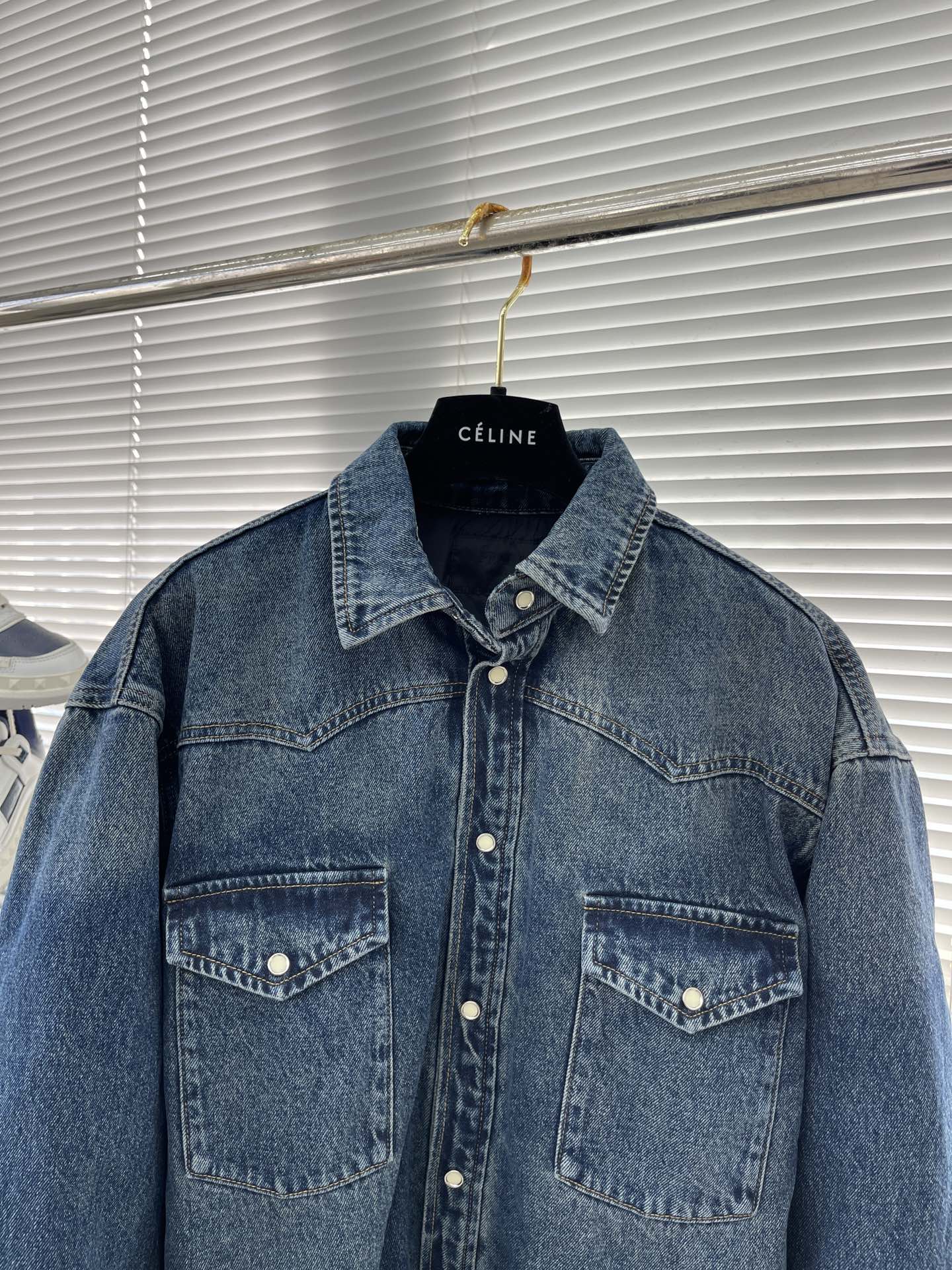 -PRAD 三角标单宁棉服夹克定制蓝调秘境•高密度纯棉料以及内里丝绒云棉片 质感十足 厚重扎实 每一寸都