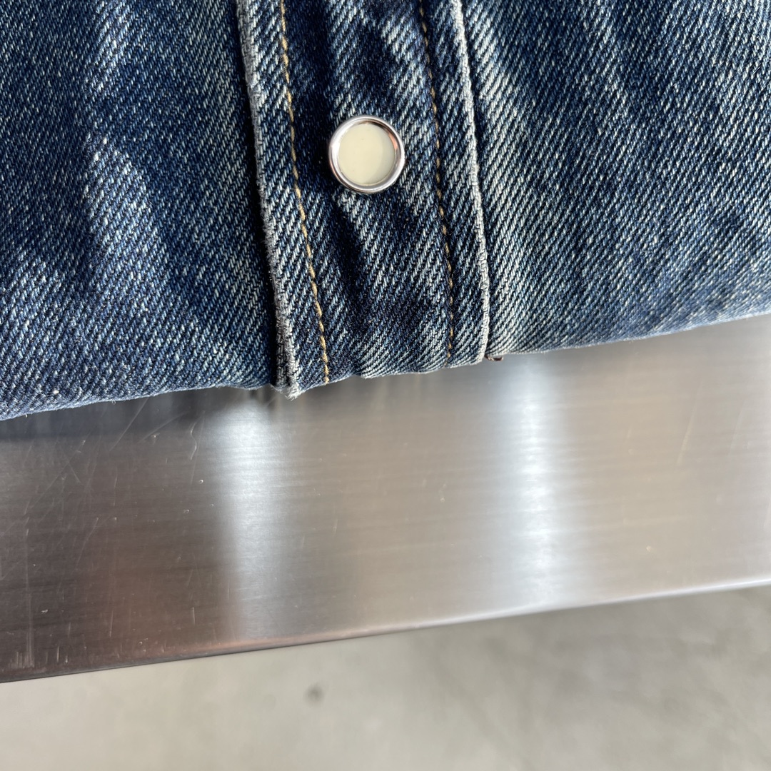 -PRAD 三角标单宁棉服夹克定制蓝调秘境•高密度纯棉料以及内里丝绒云棉片 质感十足 厚重扎实 每一寸都