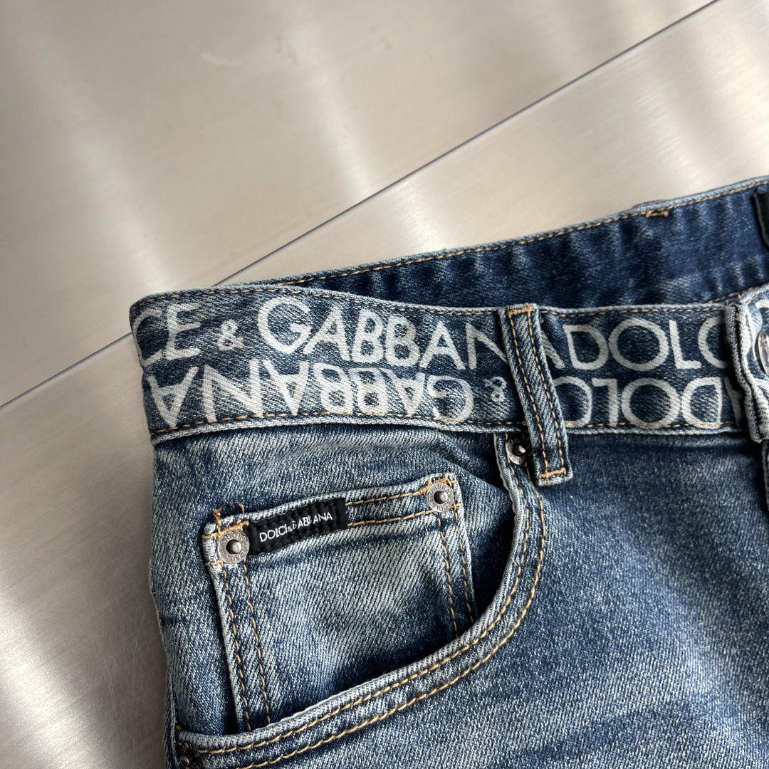 Dolce & Gabbana Men's Denim Jeans with Metal Logo Plaque - Slim Fit 6 i1734338804 1463 1