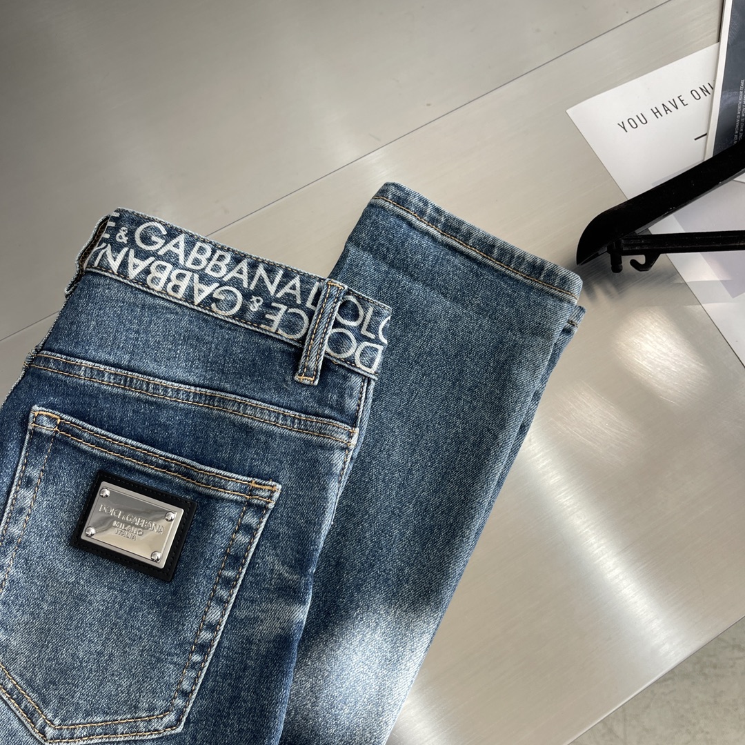 Dolce & Gabbana Men's Denim Jeans with Metal Logo Plaque - Slim Fit 1 i1734338804 2641 0