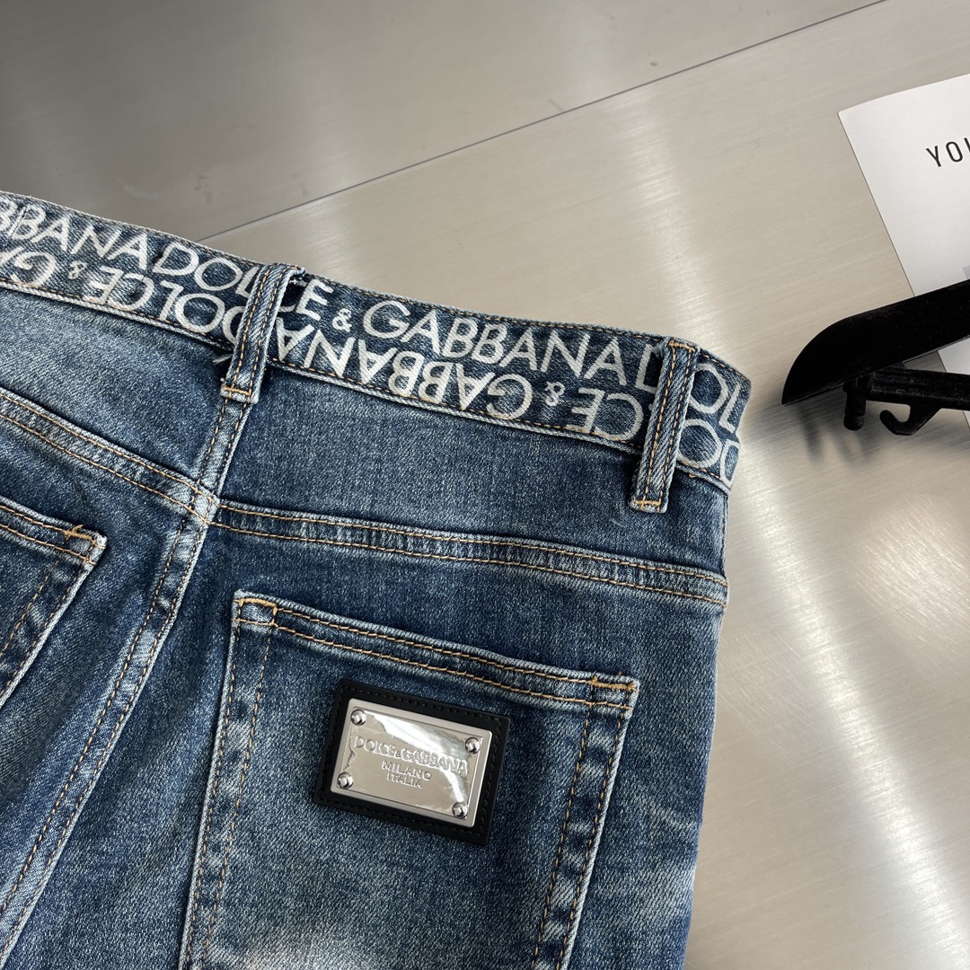 Dolce & Gabbana Men's Denim Jeans with Metal Logo Plaque - Slim Fit 8 i1734338804 8163 5