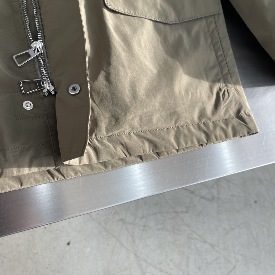 -Loro Piana 旅行者外套这款夹克外套采用微纤维和羊绒混纺的Loro piana特色Windma