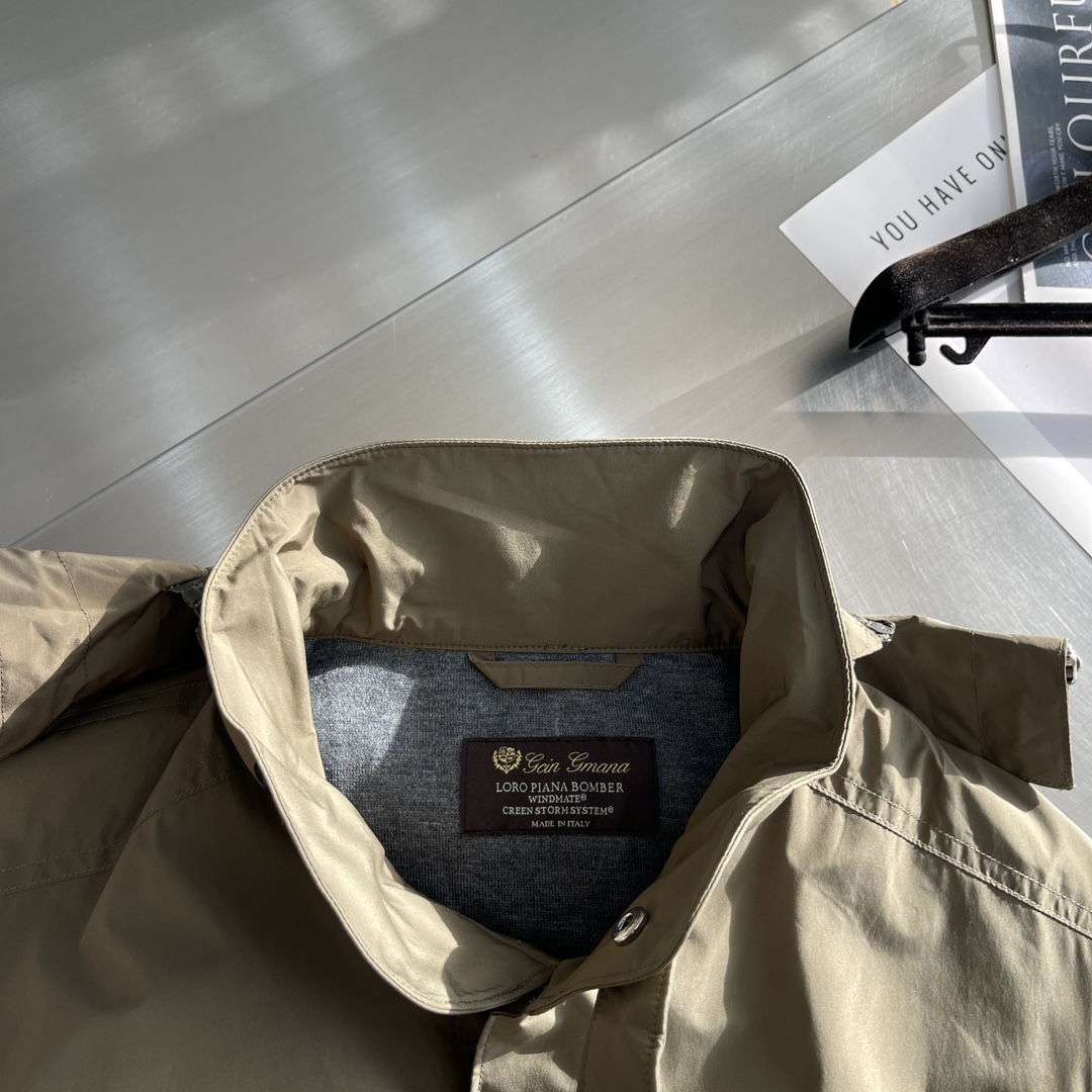 -Loro Piana 旅行者外套这款夹克外套采用微纤维和羊绒混纺的Loro piana特色Windma