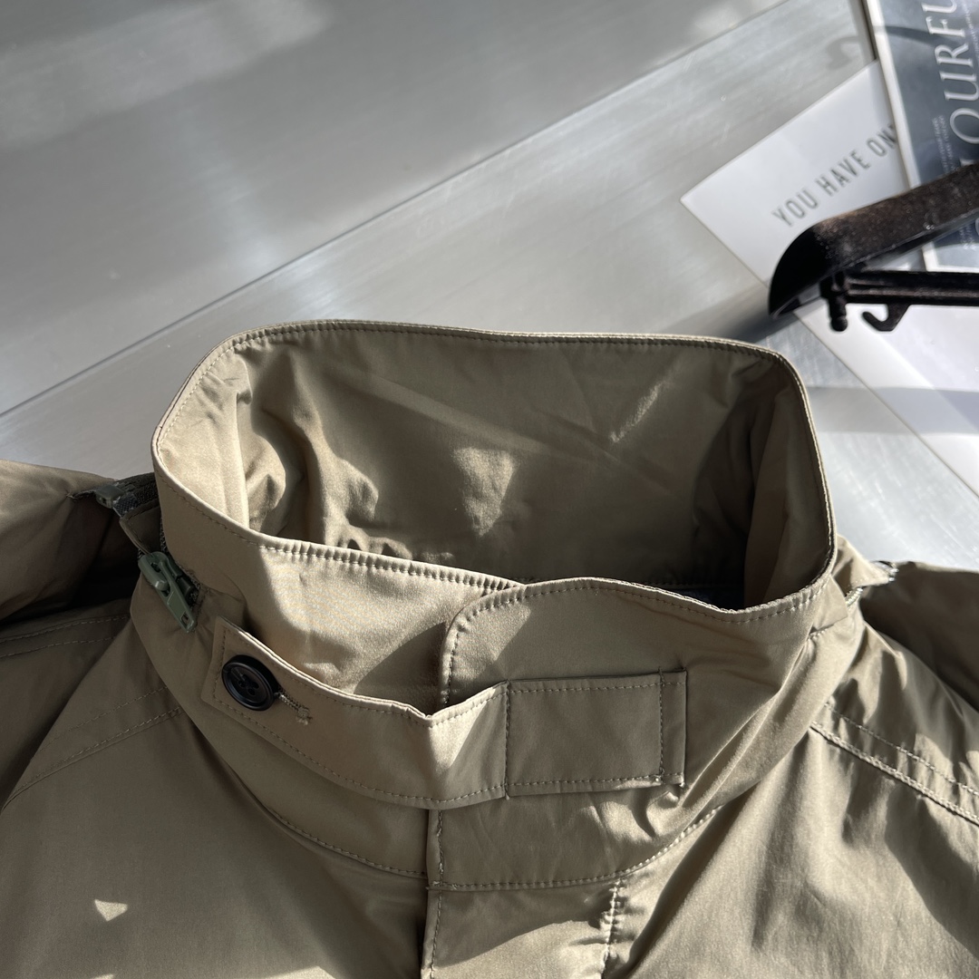 -Loro Piana 旅行者外套这款夹克外套采用微纤维和羊绒混纺的Loro piana特色Windma