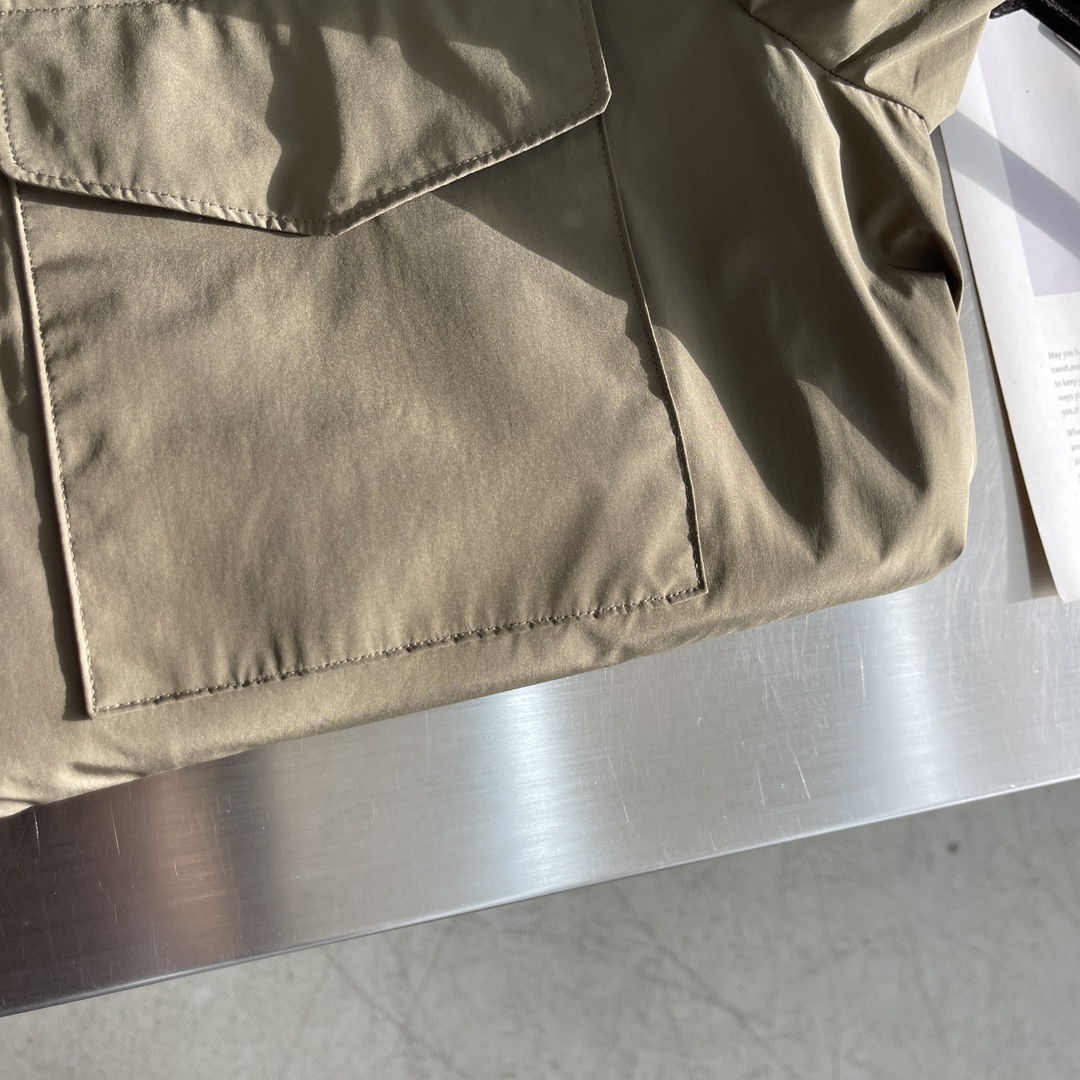 -Loro Piana 旅行者外套这款夹克外套采用微纤维和羊绒混纺的Loro piana特色Windma