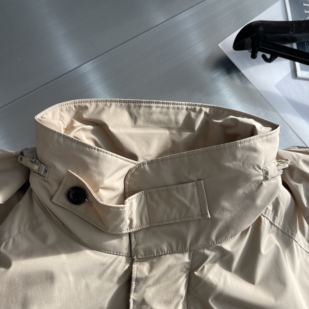 -Loro Piana 旅行者外套这款夹克外套采用微纤维和羊绒混纺的Loro piana特色Windma