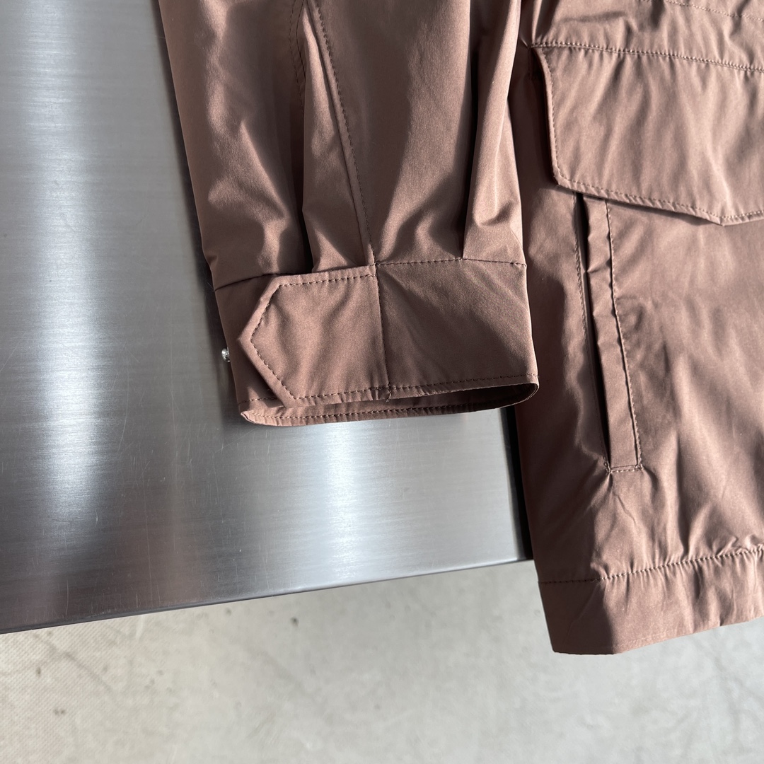 -Loro Piana 旅行者外套这款夹克外套采用微纤维和羊绒混纺的Loro piana特色Windma