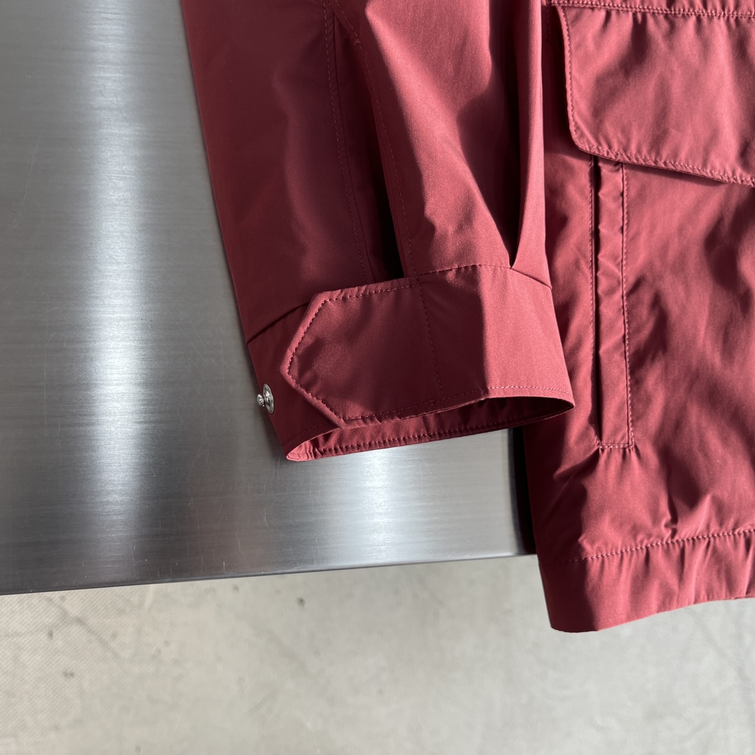 -Loro Piana 旅行者外套这款夹克外套采用微纤维和羊绒混纺的Loro piana特色Windma