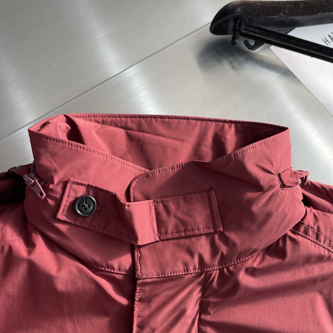 -Loro Piana 旅行者外套这款夹克外套采用微纤维和羊绒混纺的Loro piana特色Windma