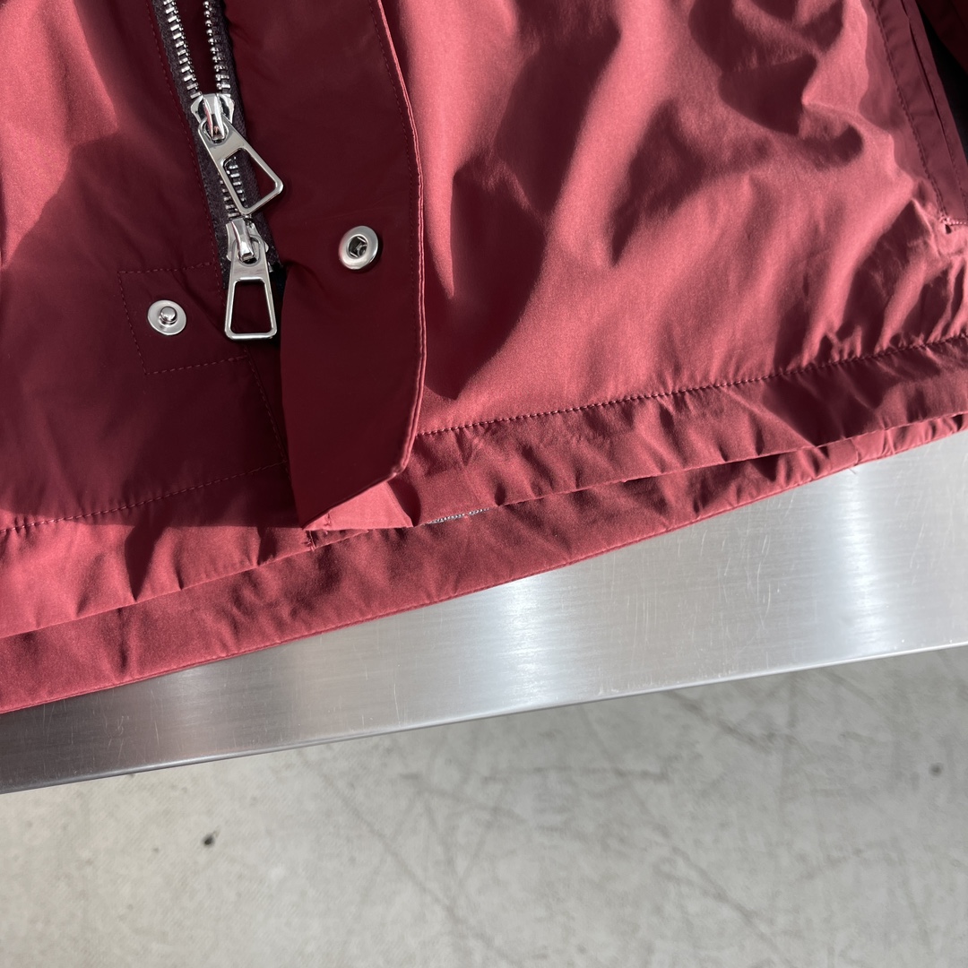 -Loro Piana 旅行者外套这款夹克外套采用微纤维和羊绒混纺的Loro piana特色Windma