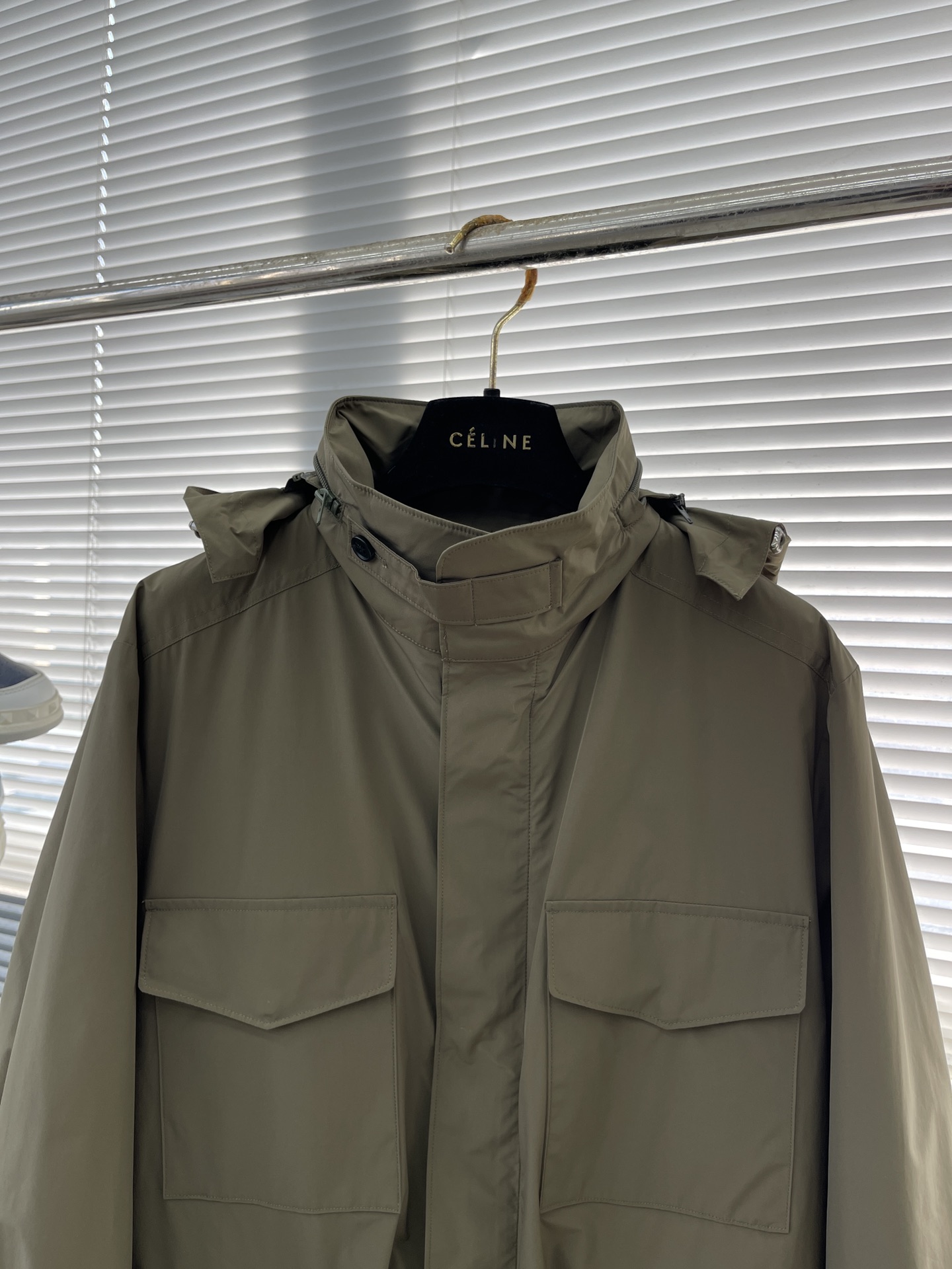 -Loro Piana 旅行者外套这款夹克外套采用微纤维和羊绒混纺的Loro piana特色Windma