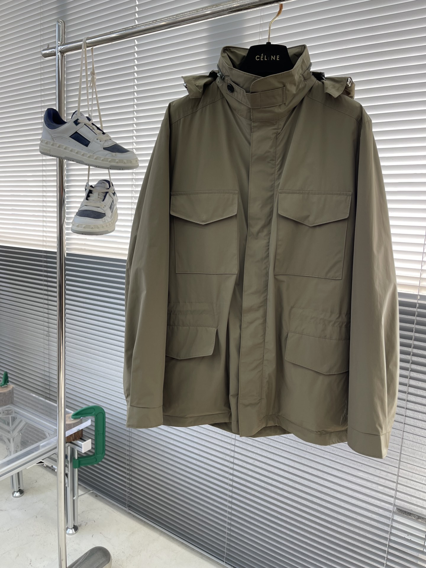 -Loro Piana 旅行者外套这款夹克外套采用微纤维和羊绒混纺的Loro piana特色Windma