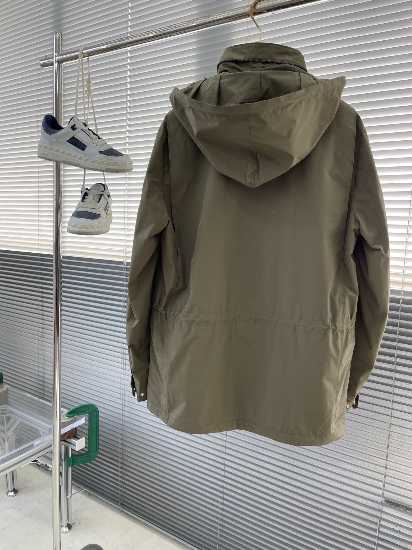 -Loro Piana 旅行者外套这款夹克外套采用微纤维和羊绒混纺的Loro piana特色Windma