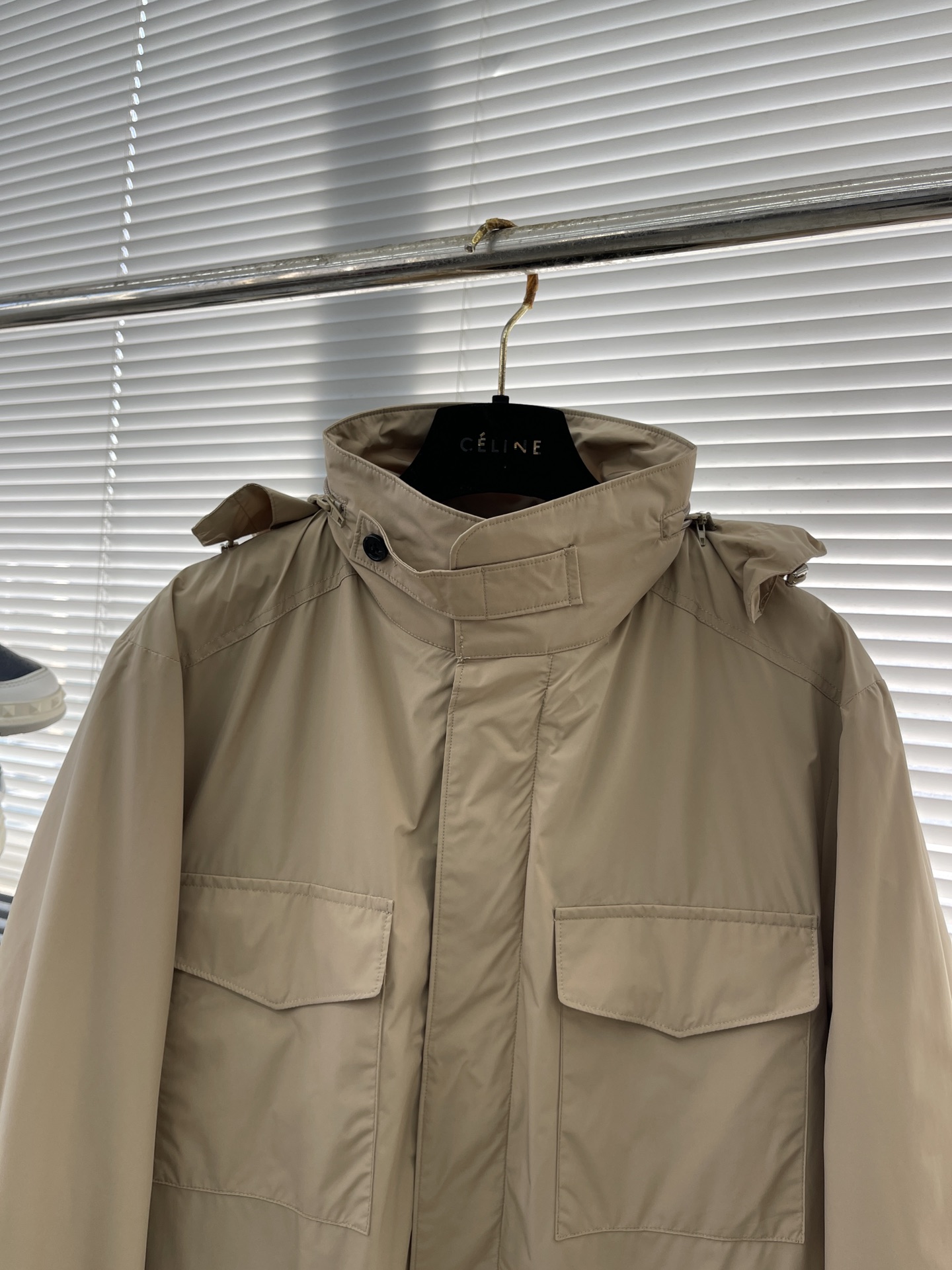 -Loro Piana 旅行者外套这款夹克外套采用微纤维和羊绒混纺的Loro piana特色Windma