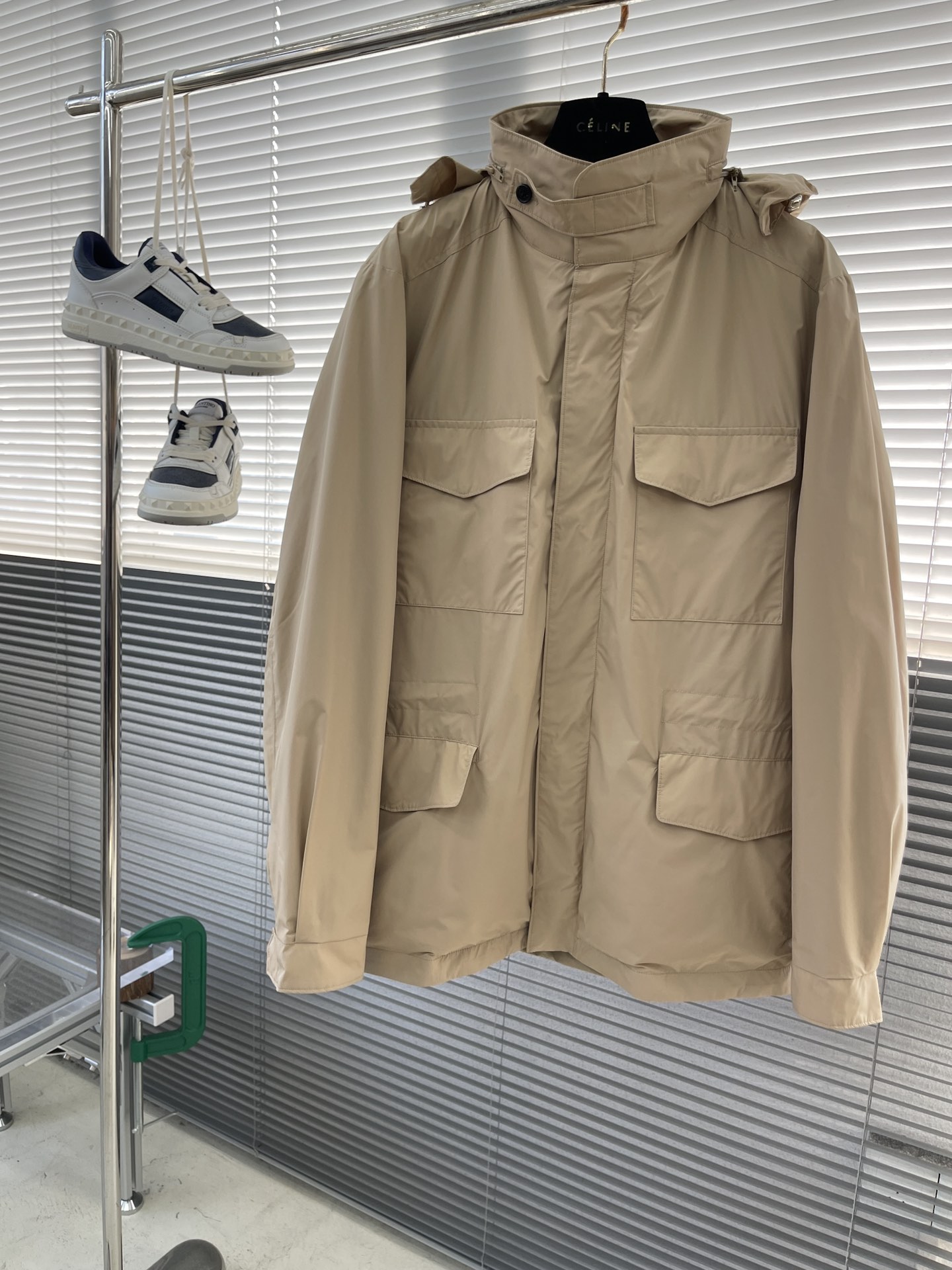 -Loro Piana 旅行者外套这款夹克外套采用微纤维和羊绒混纺的Loro piana特色Windma