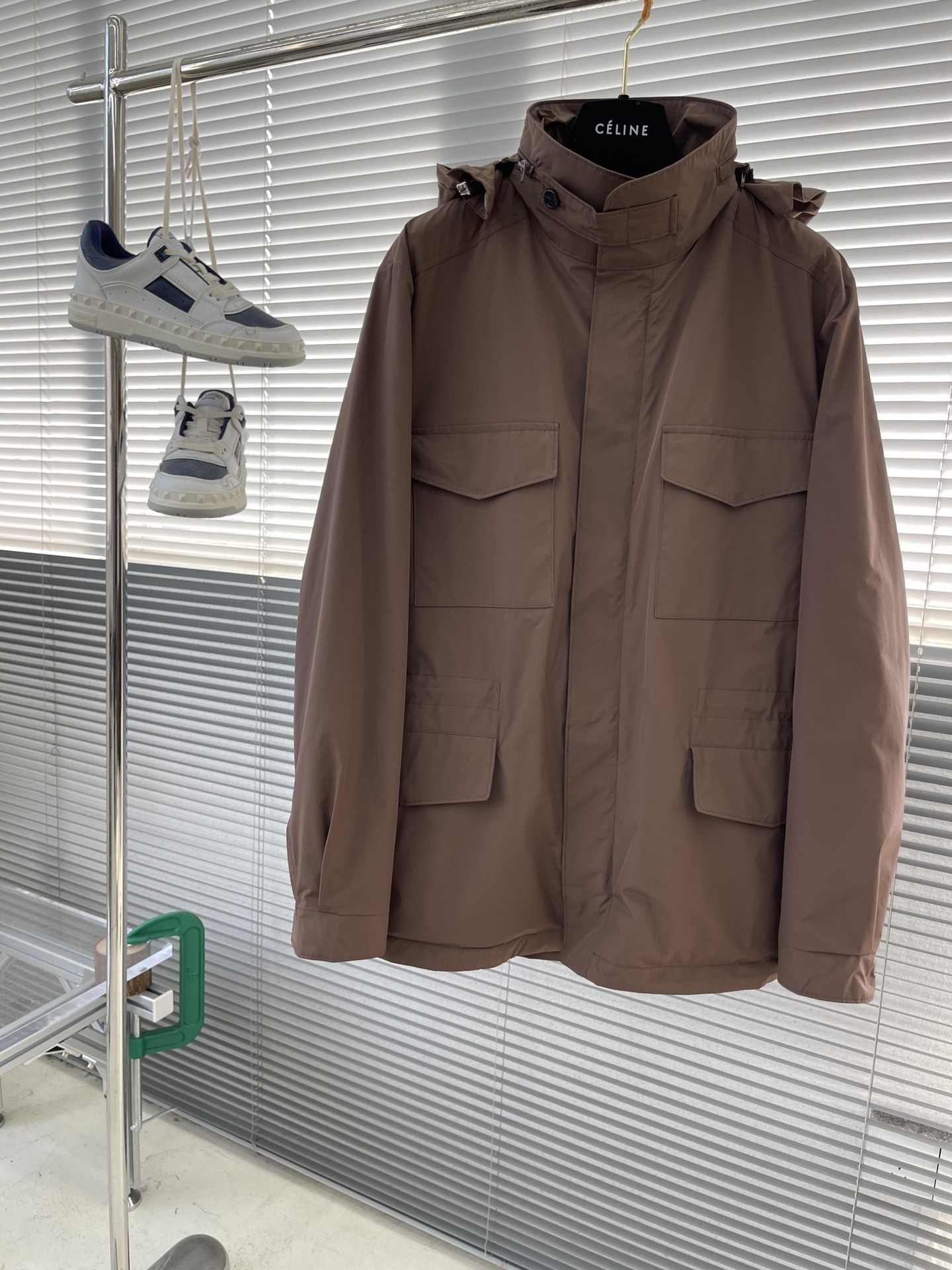 -Loro Piana 旅行者外套这款夹克外套采用微纤维和羊绒混纺的Loro piana特色Windma