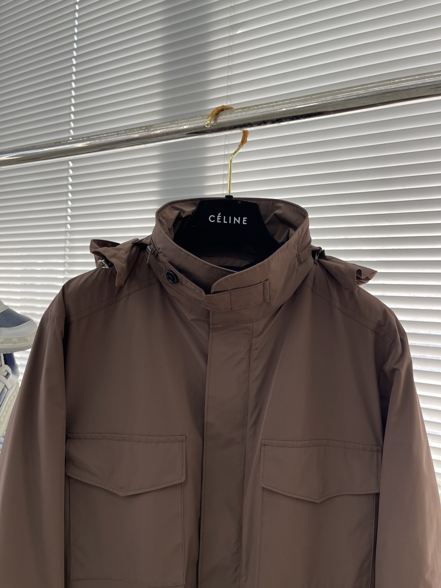 -Loro Piana 旅行者外套这款夹克外套采用微纤维和羊绒混纺的Loro piana特色Windma