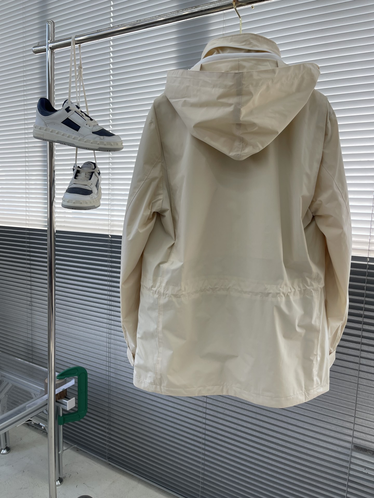 -Loro Piana 旅行者外套这款夹克外套采用微纤维和羊绒混纺的Loro piana特色Windma