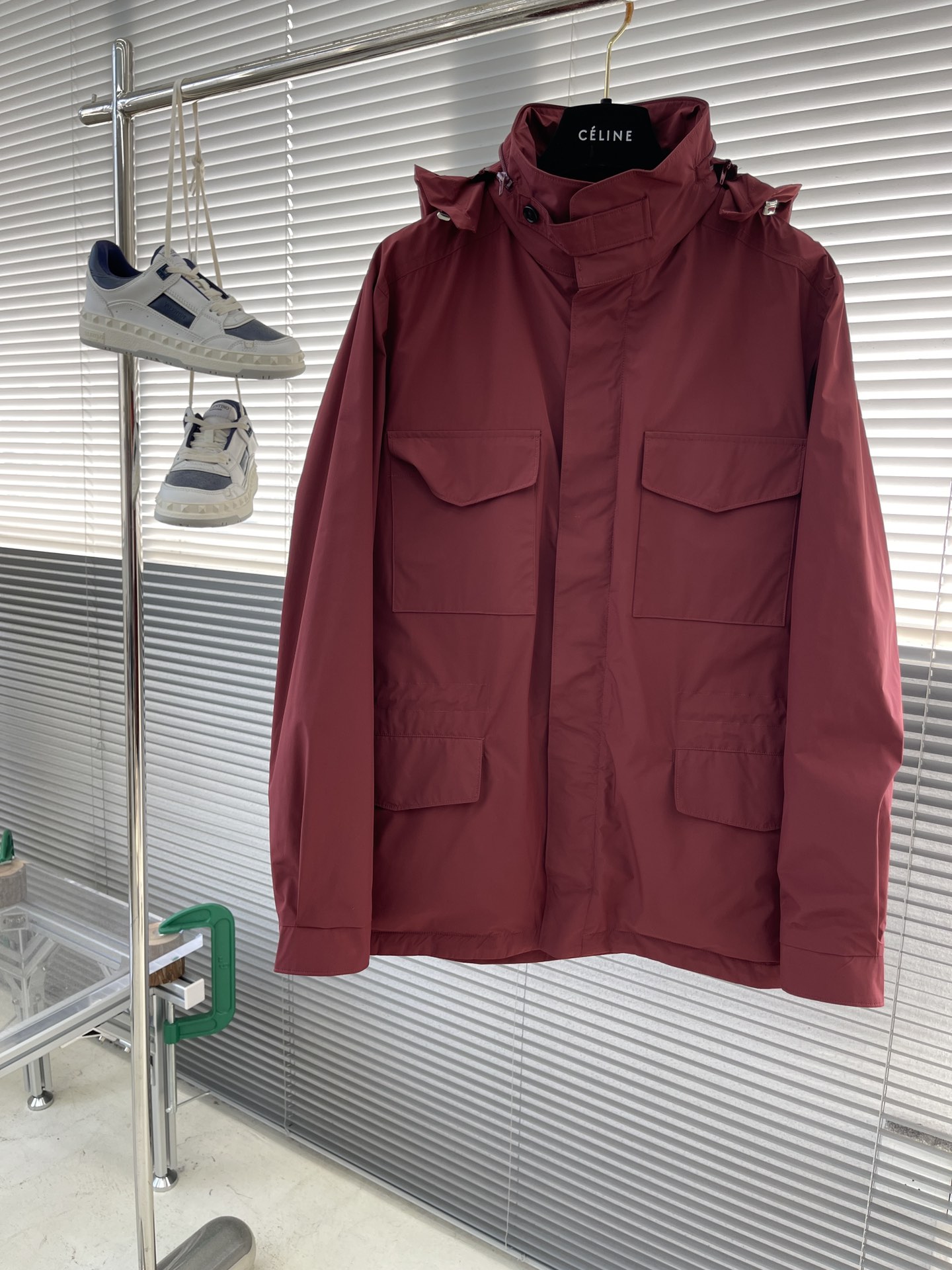 -Loro Piana 旅行者外套这款夹克外套采用微纤维和羊绒混纺的Loro piana特色Windma