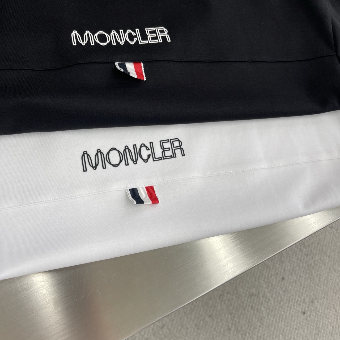 Moncler Men's Classic Fit Short Sleeve Cotton T-Shirt - Stylish and Comfortable 8 i1745502858178 1176 0 3