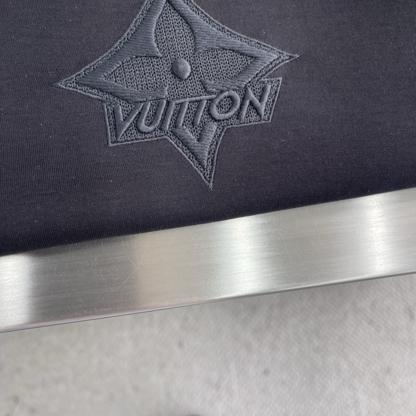 Louis Vuitton 2025 Spring/Summer Black Cotton T-Shirt with Embroidered Logo 4 i1745502943421 1398 0 1