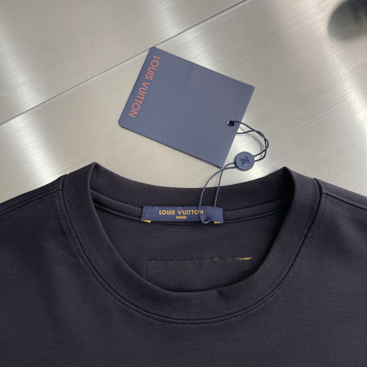 Louis Vuitton 2025 Spring/Summer Black Cotton T-Shirt with Embroidered Logo 3 i1745502943584 8512 0 0