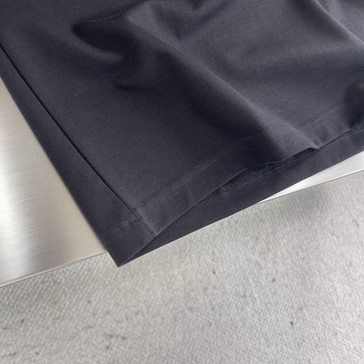 Louis Vuitton 2025 Spring/Summer Black Cotton T-Shirt with Embroidered Logo 6 i1745502943613 1018 0 3