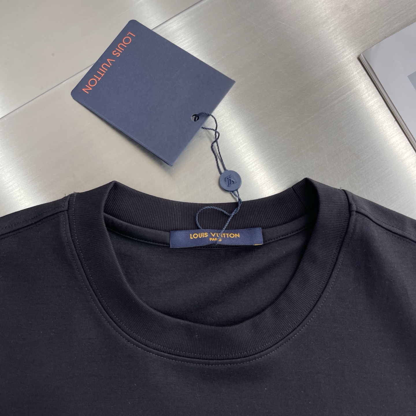 Louis Vuitton 25SS Early Spring Color Block Embroidered 1V Letter T-Shirt 3 i1745503127886 1438 0 0