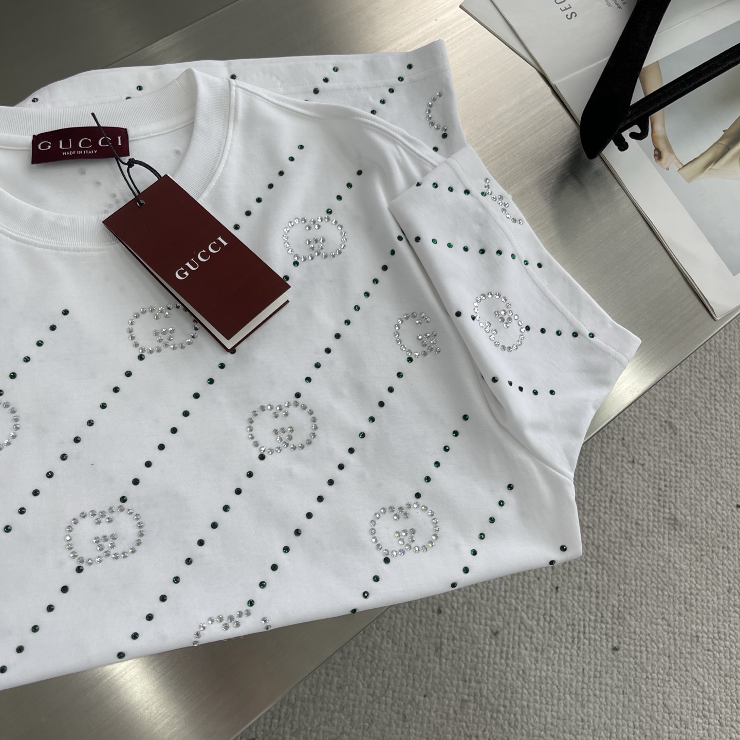 Gucci White Cotton T-Shirt with Crystal GG Interlocking Appliqué 7 i1745585796608 1098 0 4