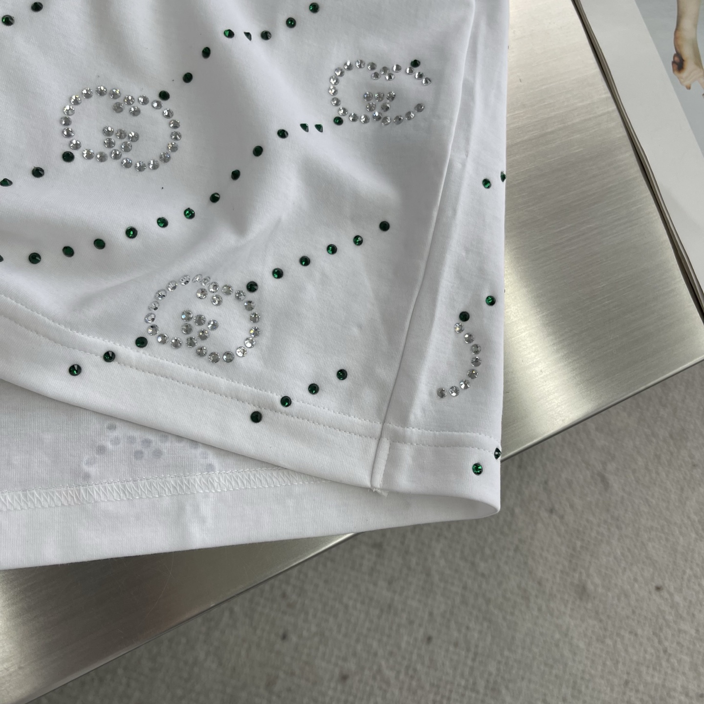 Gucci White Cotton T-Shirt with Crystal GG Interlocking Appliqué 6 i1745585796613 923 0 3