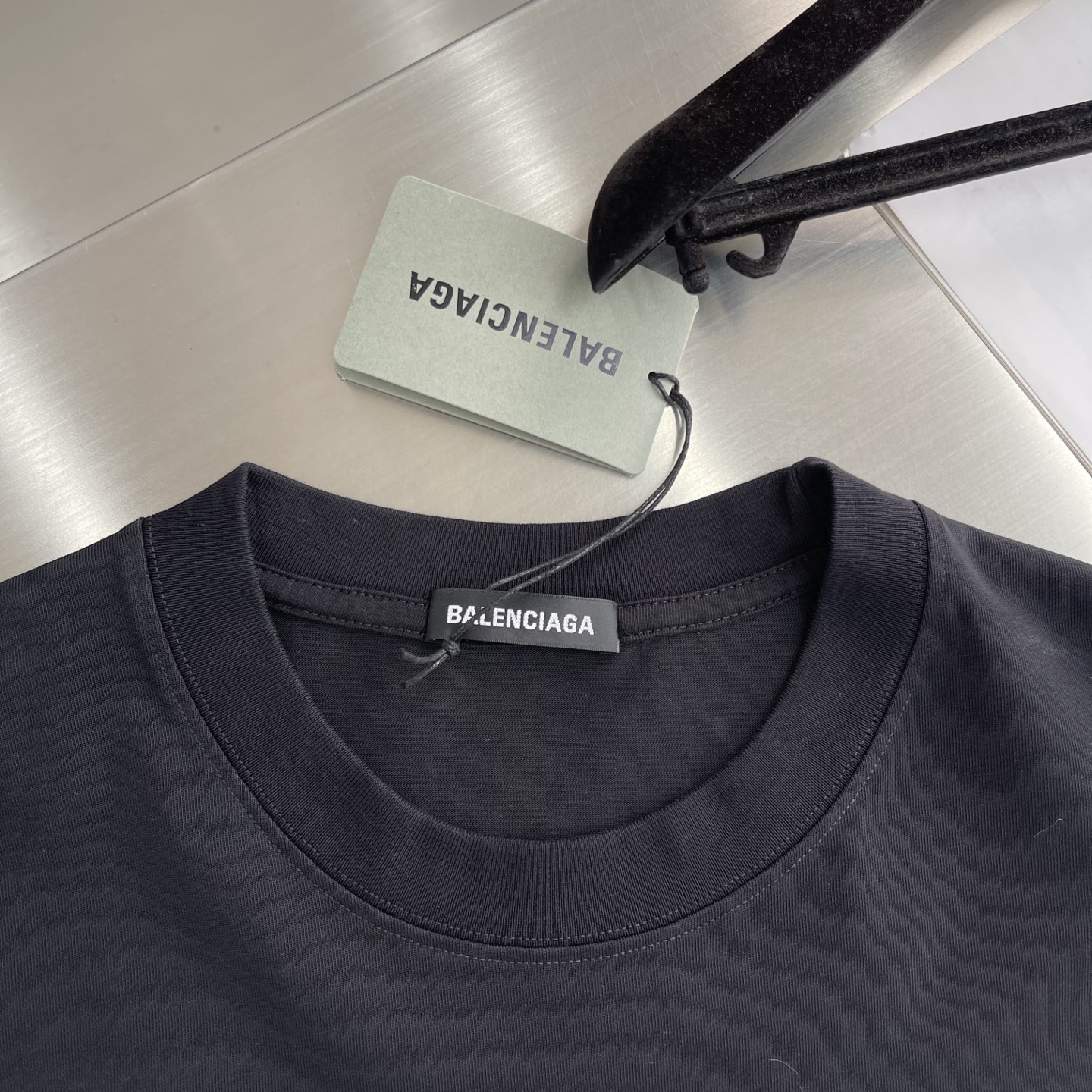 Balenciaga 2025 Cotton T-Shirt with Graphic Logo - Unisex Fashion 3 i1745677673363 9889 0 0