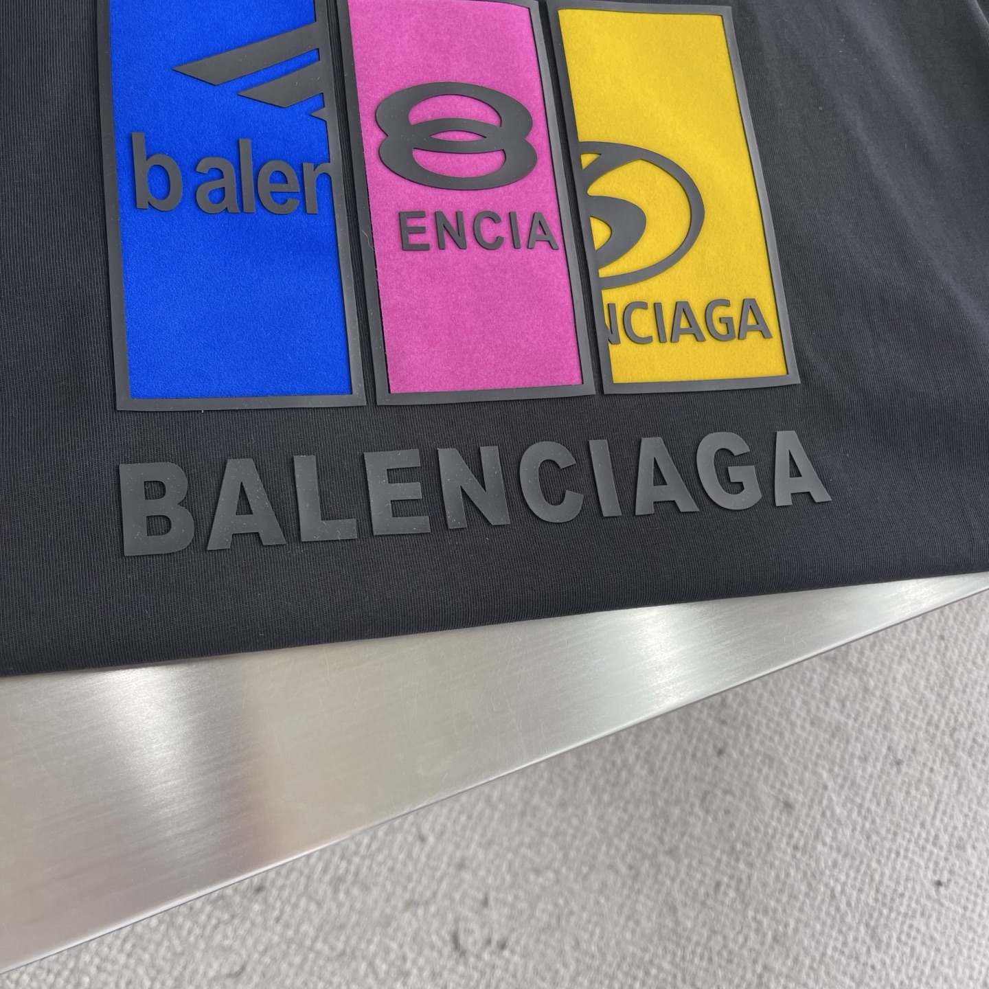Balenciaga 2025 Cotton T-Shirt with Graphic Logo - Unisex Fashion 4 i1745677673431 3712 0 1