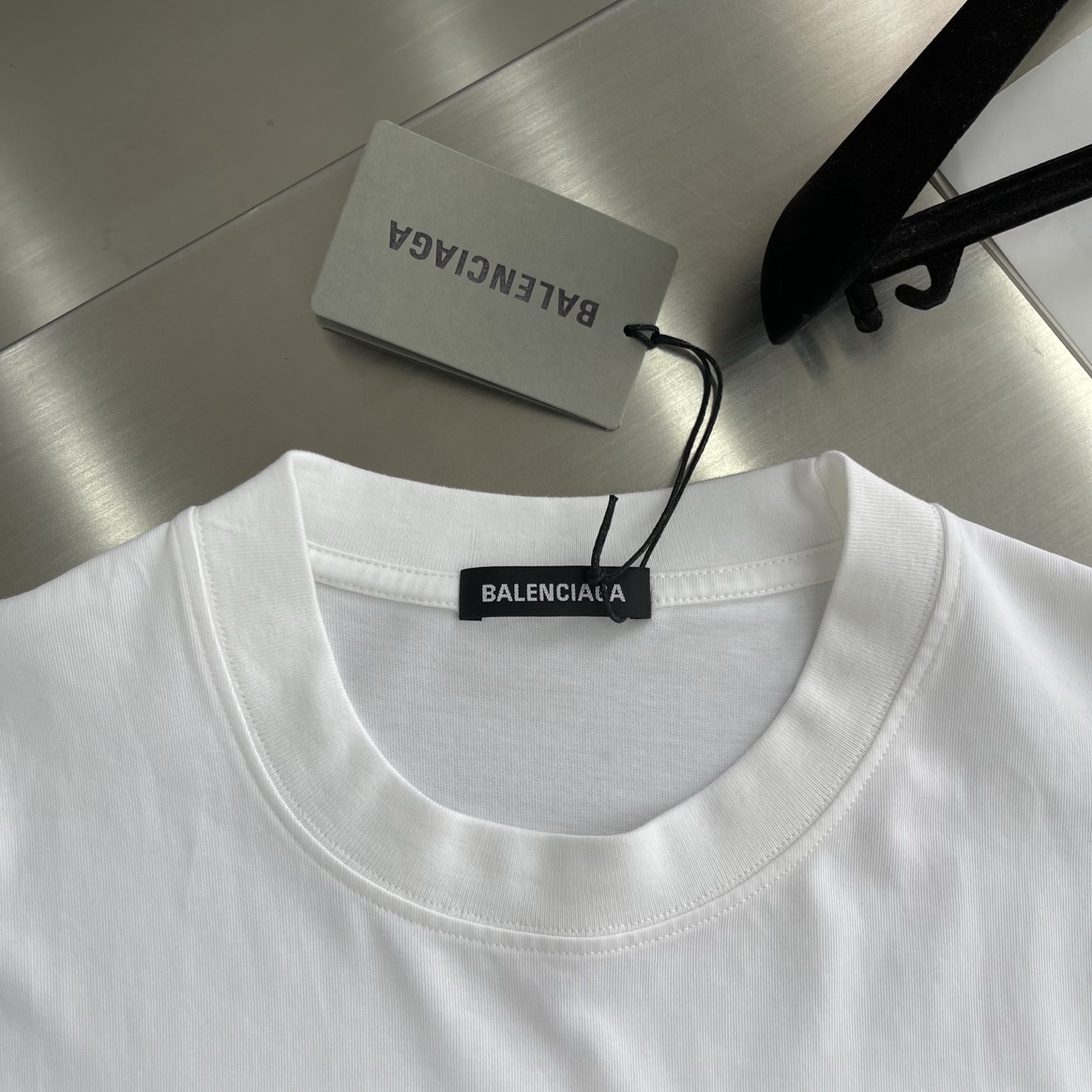 Balenciaga 2025 T-Shirt With Logo Graphic Print - Unisex Cotton Tee 3 i1745677691885 2780 0 0