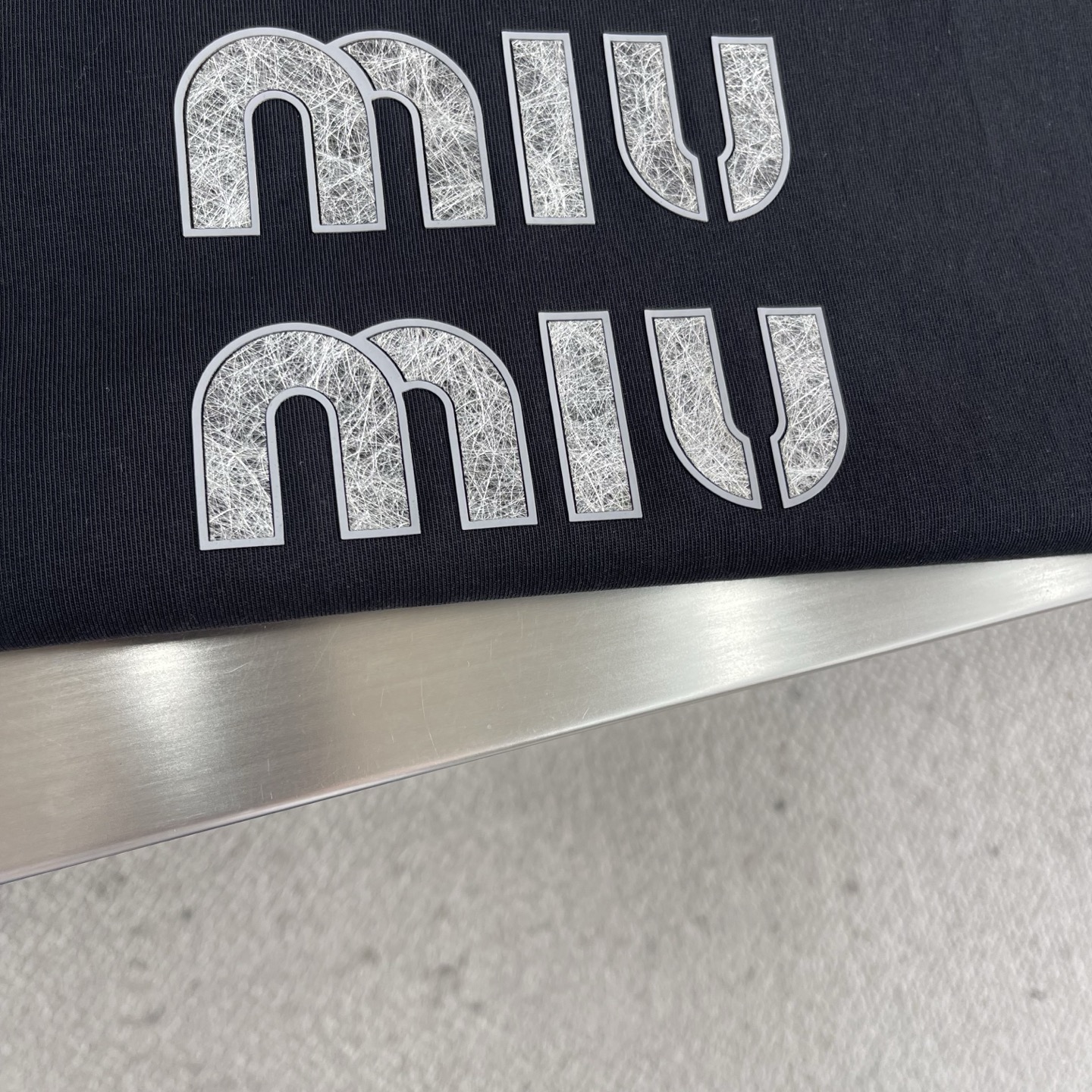 Miu Miu 2025 New Letter Round Neck T-Shirt, Comfortable and Breathable 4 i1745677795888 9039 0 2