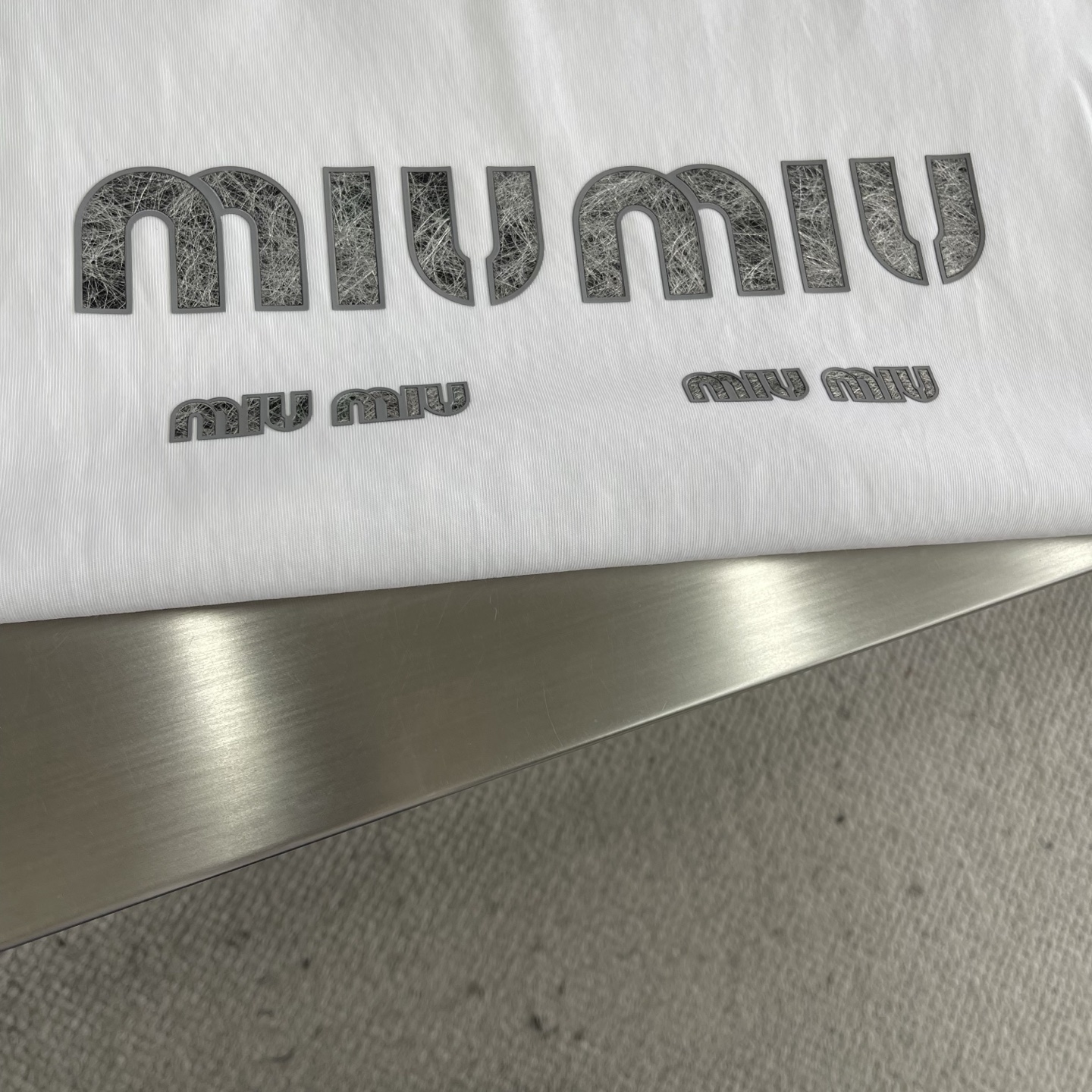 Miu Miu 2025 Letter Logo T-Shirt: Stylish, Comfortable, and Breathable Cotton Tee 6 i1745677819771 1831 0 3