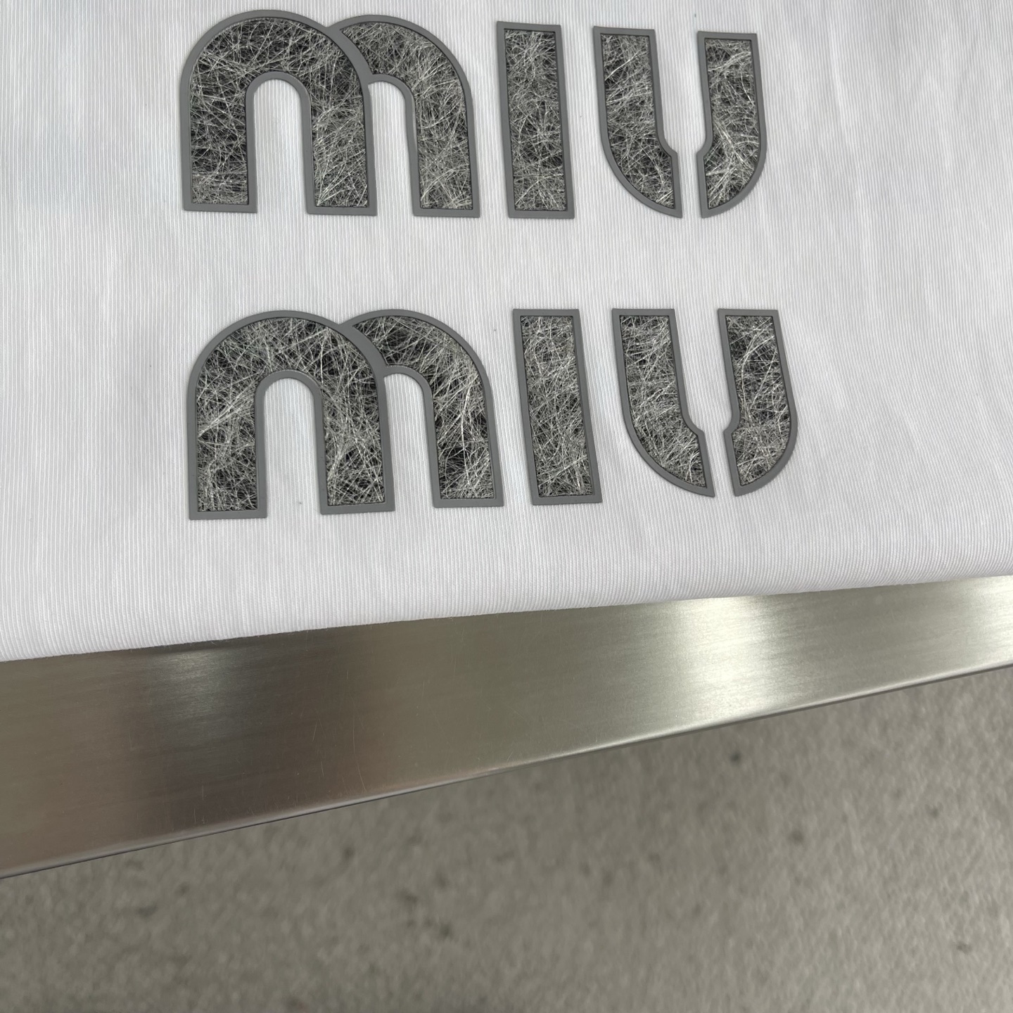 Miu Miu 2025 Letter Logo T-Shirt: Stylish, Comfortable, and Breathable Cotton Tee 4 i1745677819858 5712 0 1