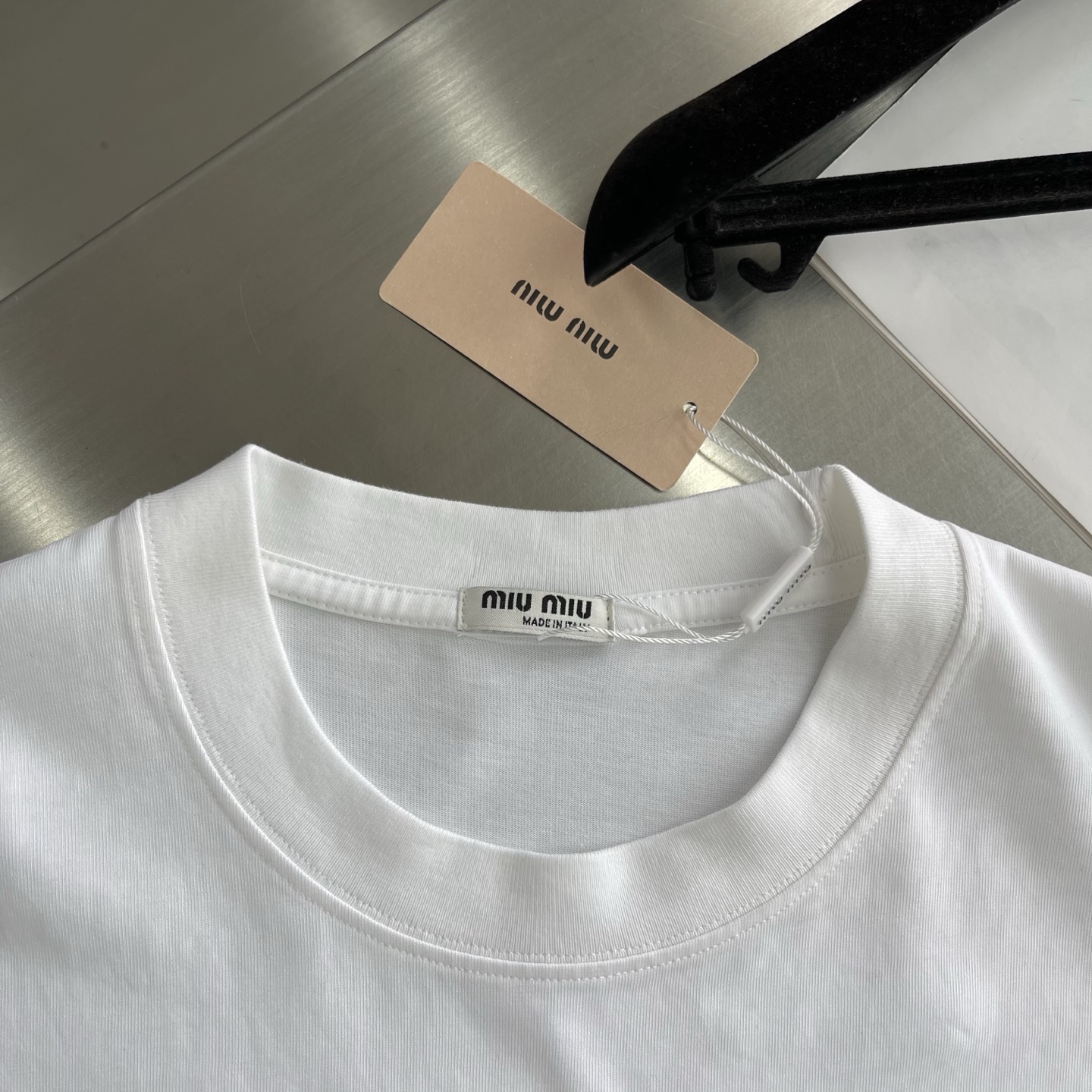 Miu Miu 2025 Letter Logo T-Shirt: Stylish, Comfortable, and Breathable Cotton Tee 3 i1745677819860 3347 0 0