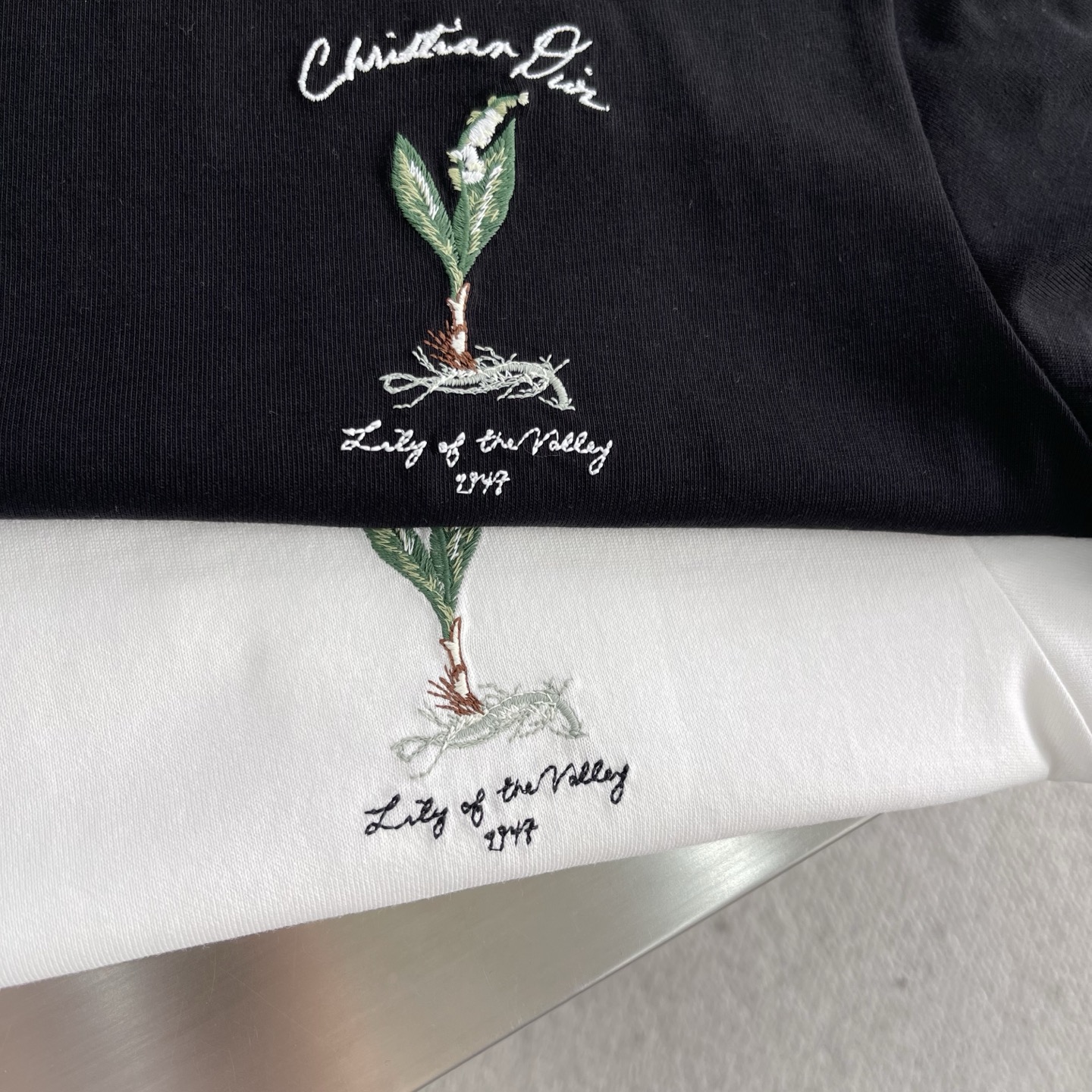 Dior 25SS White Cotton T-Shirt with Embroidered Graphic - Casual Style 5 i1745751724954 7615 0 2