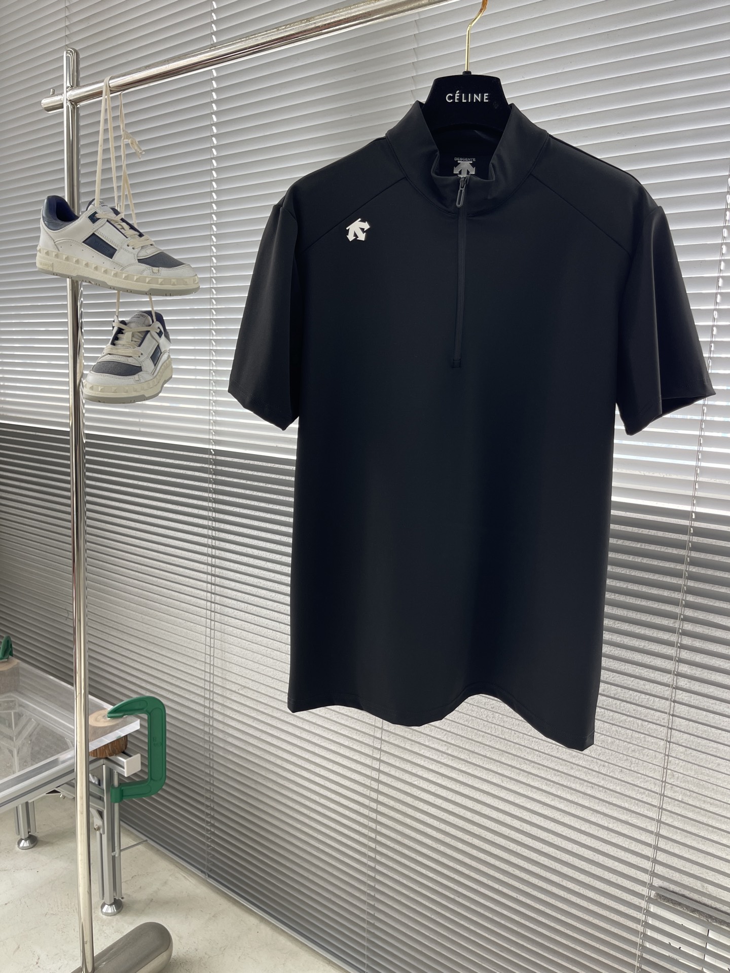 Descente Men's Stand Collar T-Shirt - Modern Design, Premium Comfort