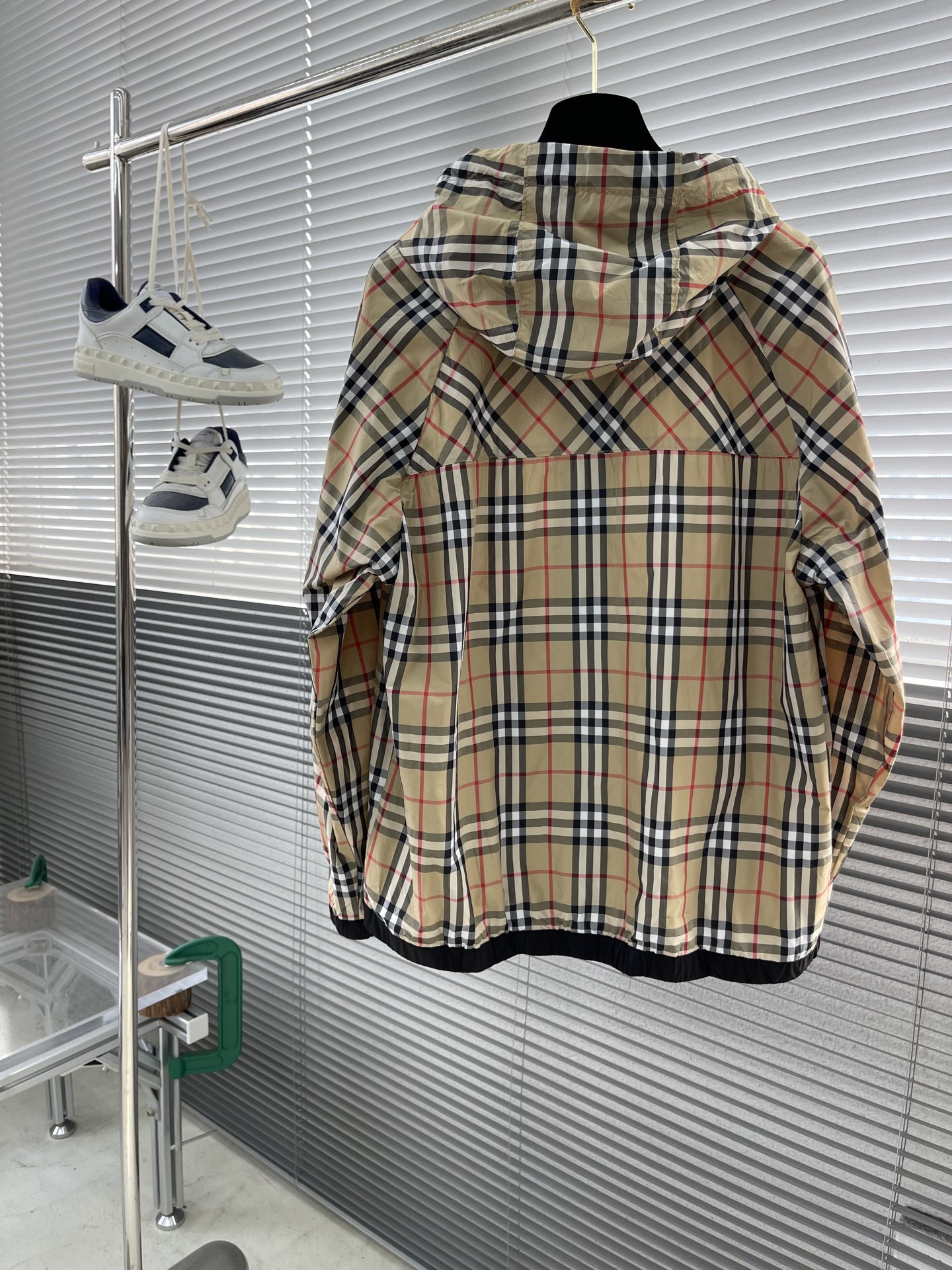 Burberry Lightweight Plaid Windbreaker Jacket | Quick-Dry & UV Protection 8 i1745830636986 6305 0 7