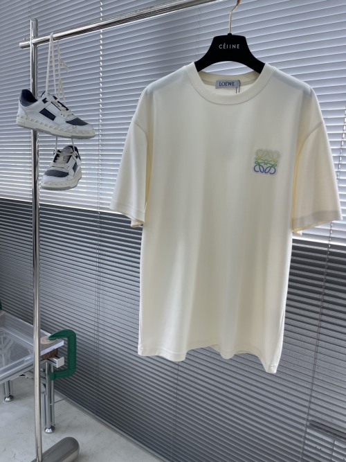 Loewe Summer 2025 Short Sleeve T-Shirt with Applique Embroidery 1 Loewe Summer 2025 Short Sleeve T-Shirt with Applique Embroidery
